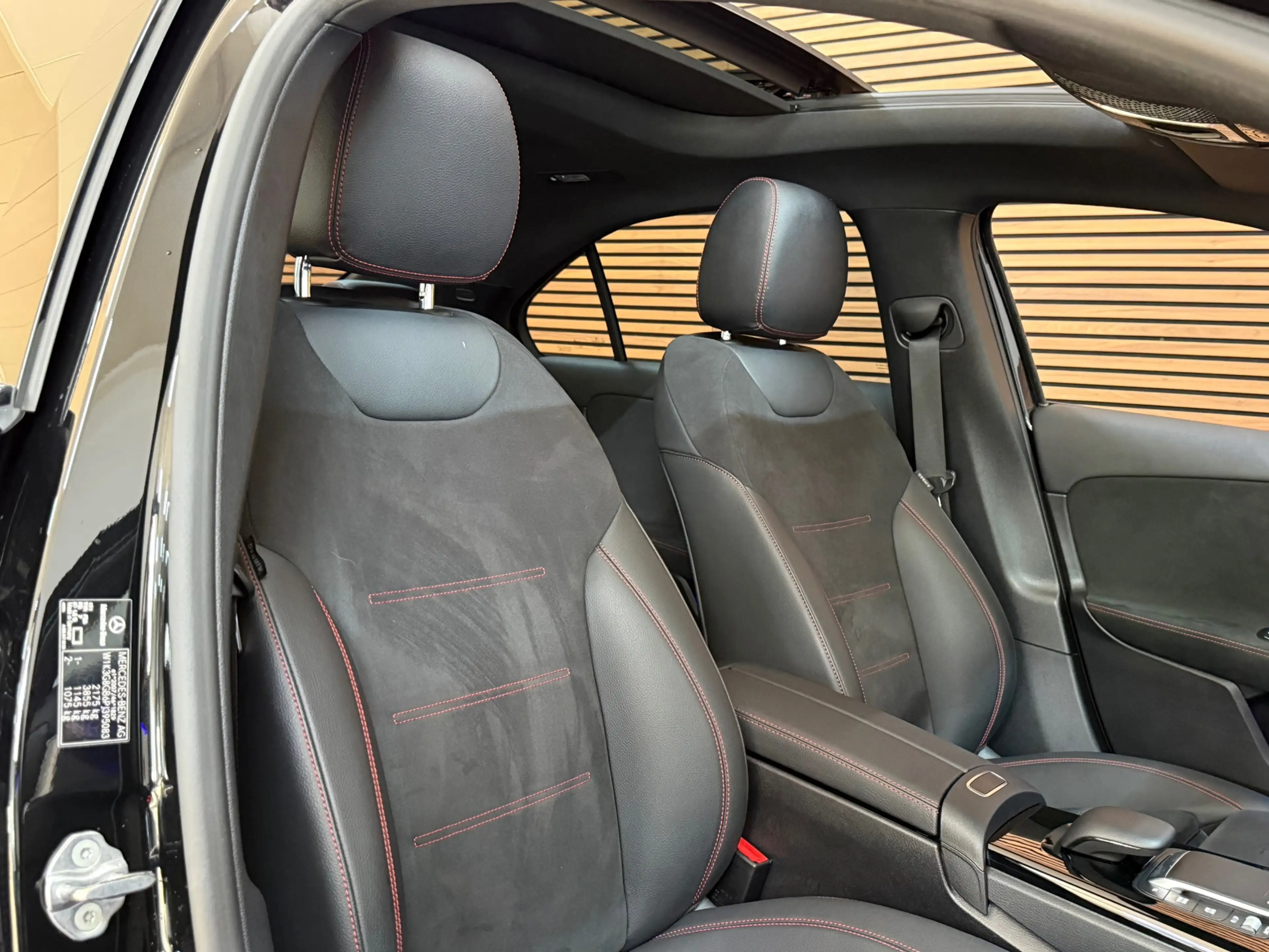 Mercedes-Benz A 250 e AMG Line | Stoelverwarming | Alcantara | Panoram — photo 3