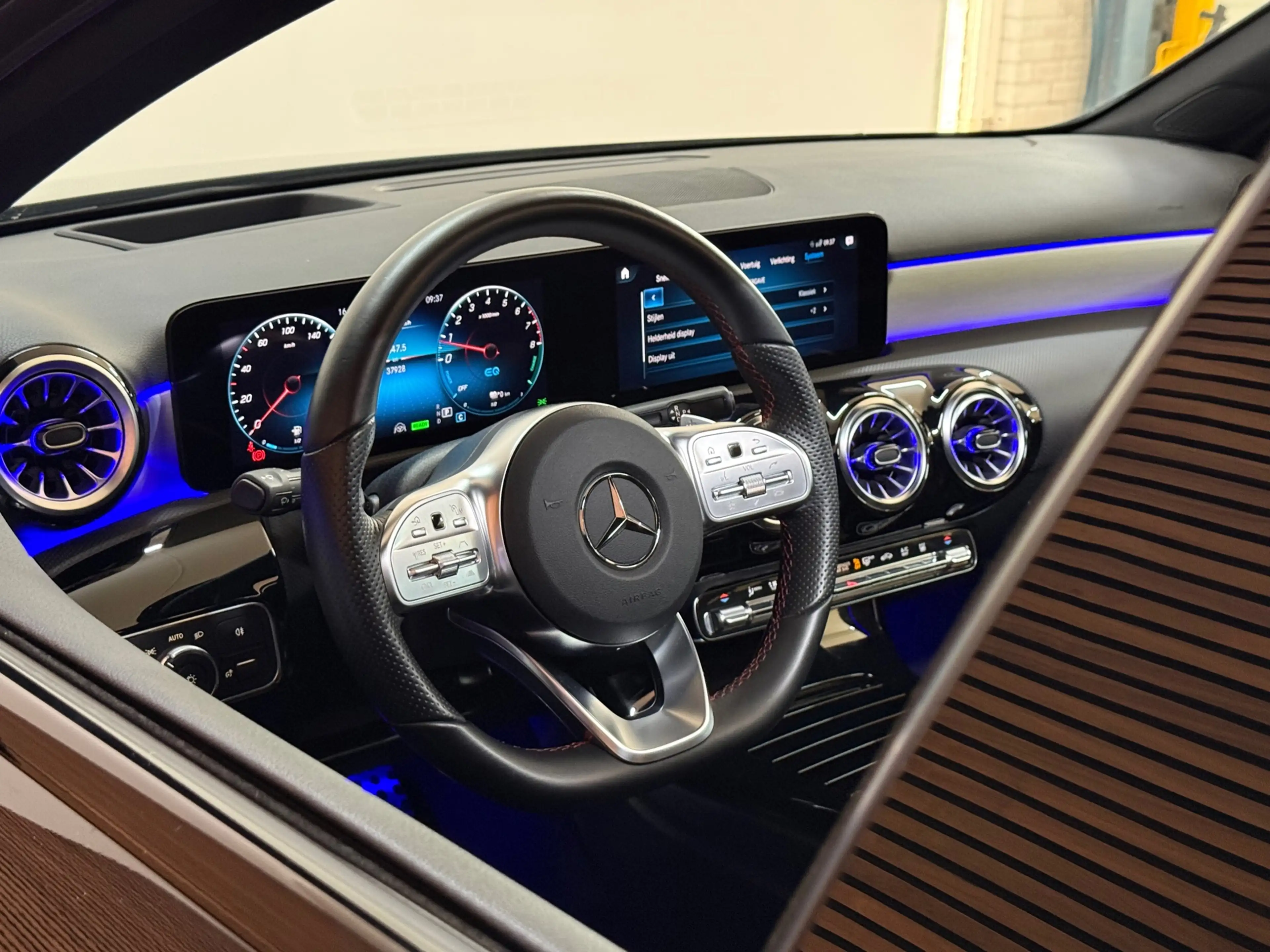 Mercedes-Benz A 250 e AMG Line | Stoelverwarming | Alcantara | Panoram — photo 2