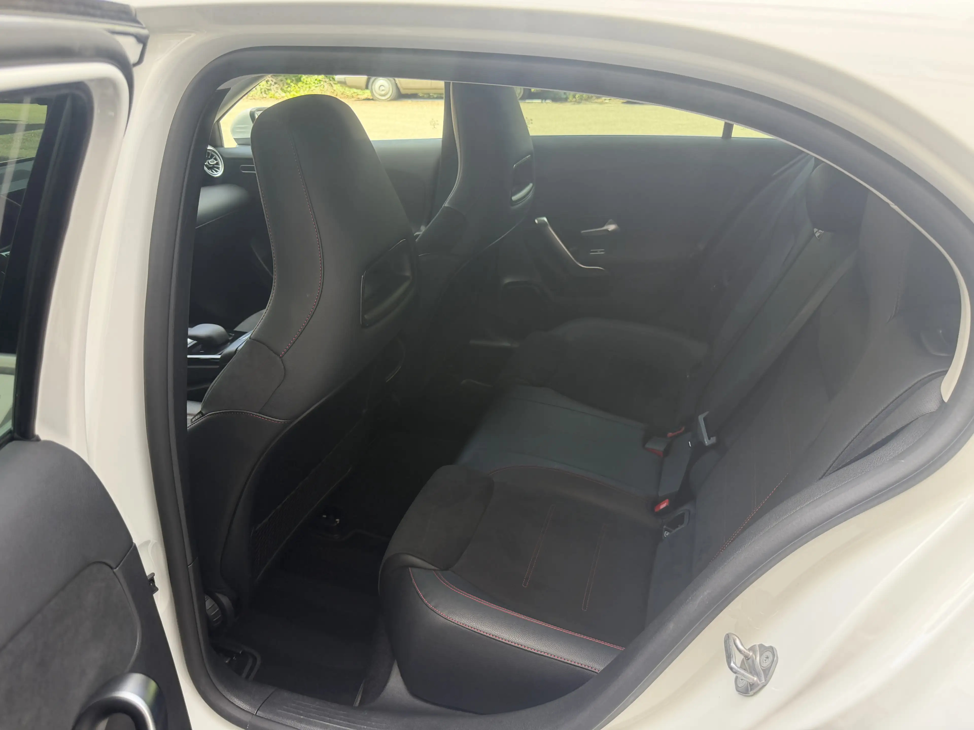 Mercedes-Benz A 250 AMG LED MBUX Ambiente Rü-Kamera 19 — photo 14