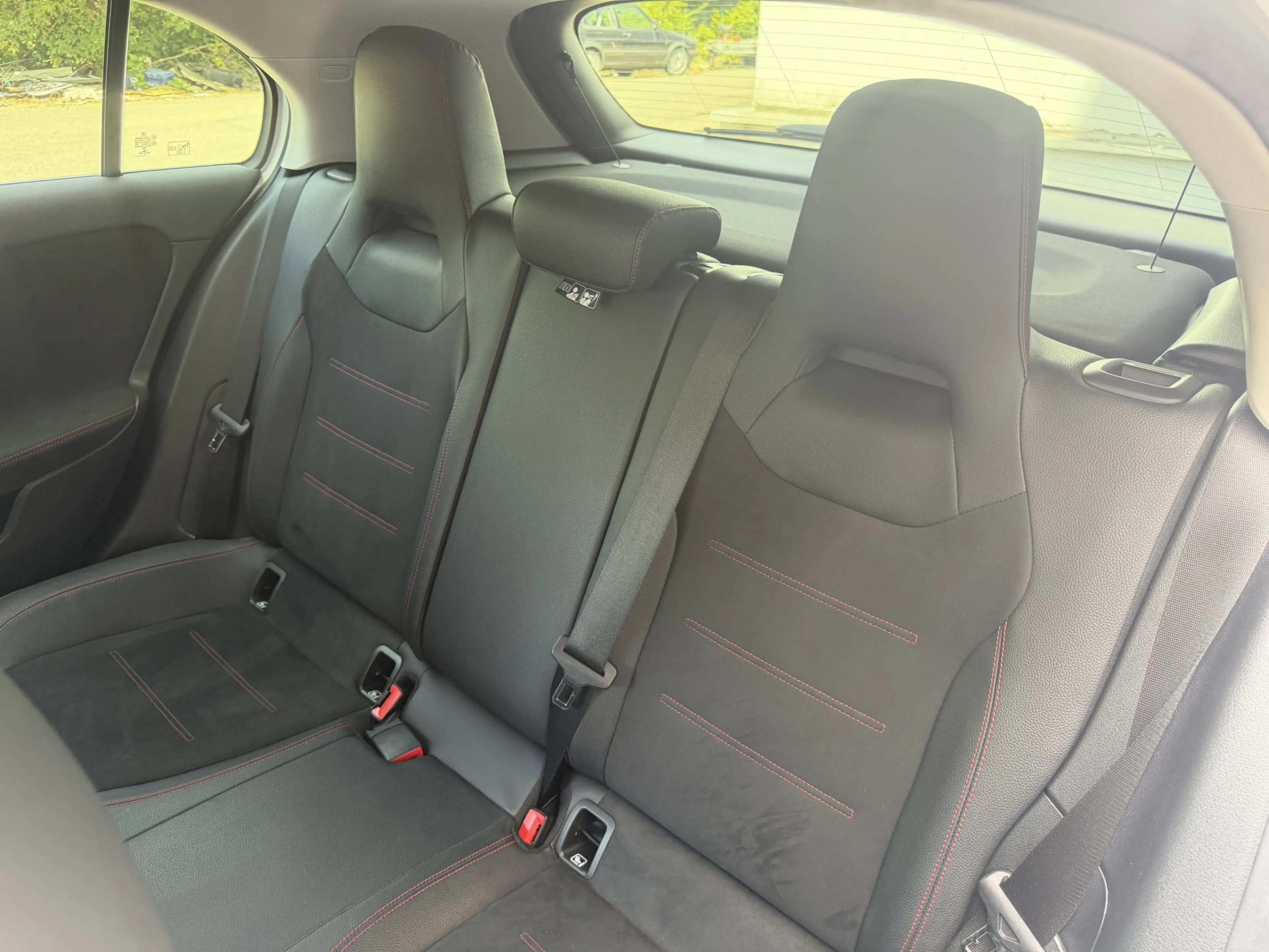 Mercedes-Benz A 250 AMG LED MBUX Ambiente Rü-Kamera 19 — photo 15
