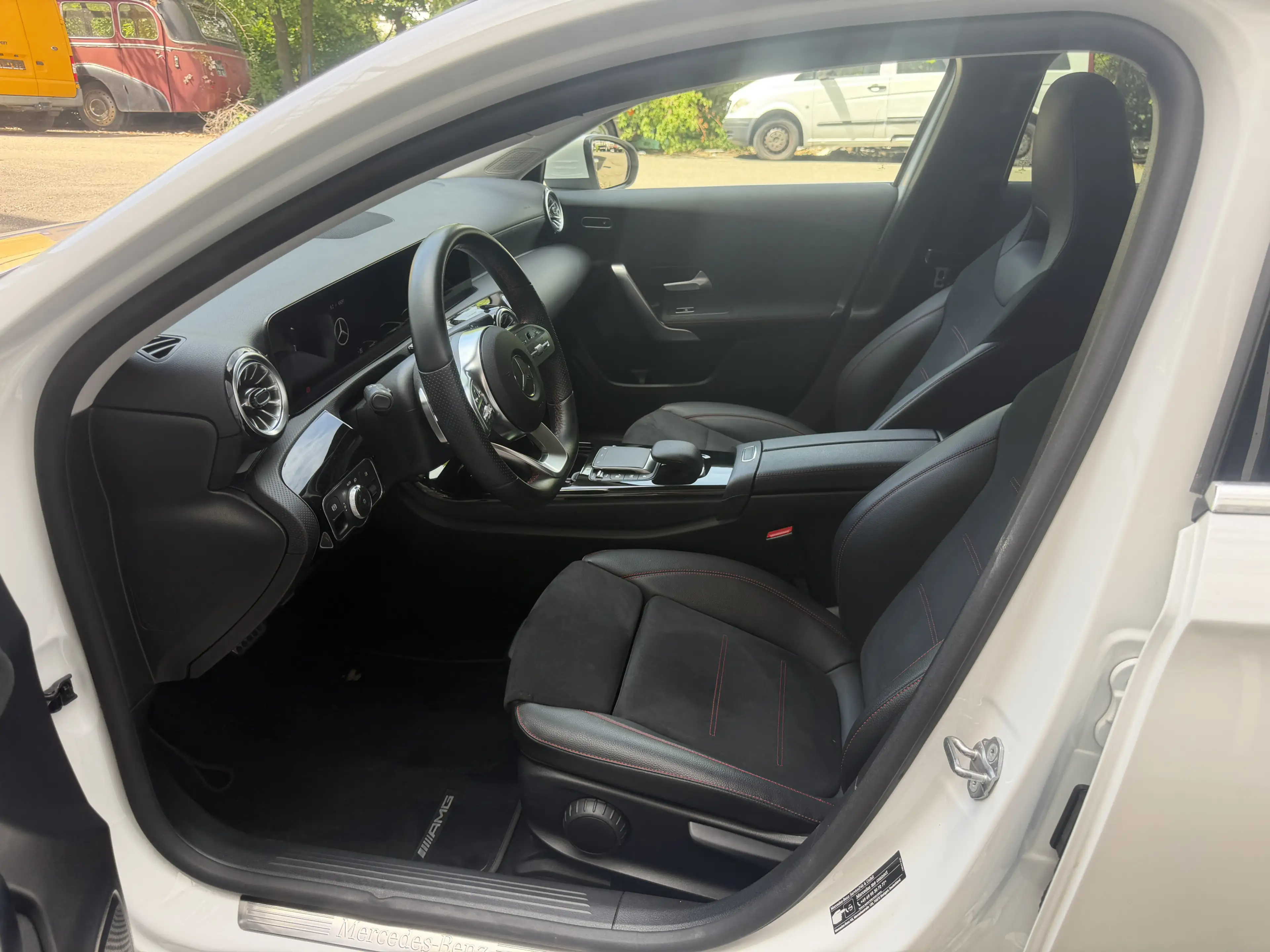 Mercedes-Benz A 250 AMG LED MBUX Ambiente Rü-Kamera 19 — photo 13