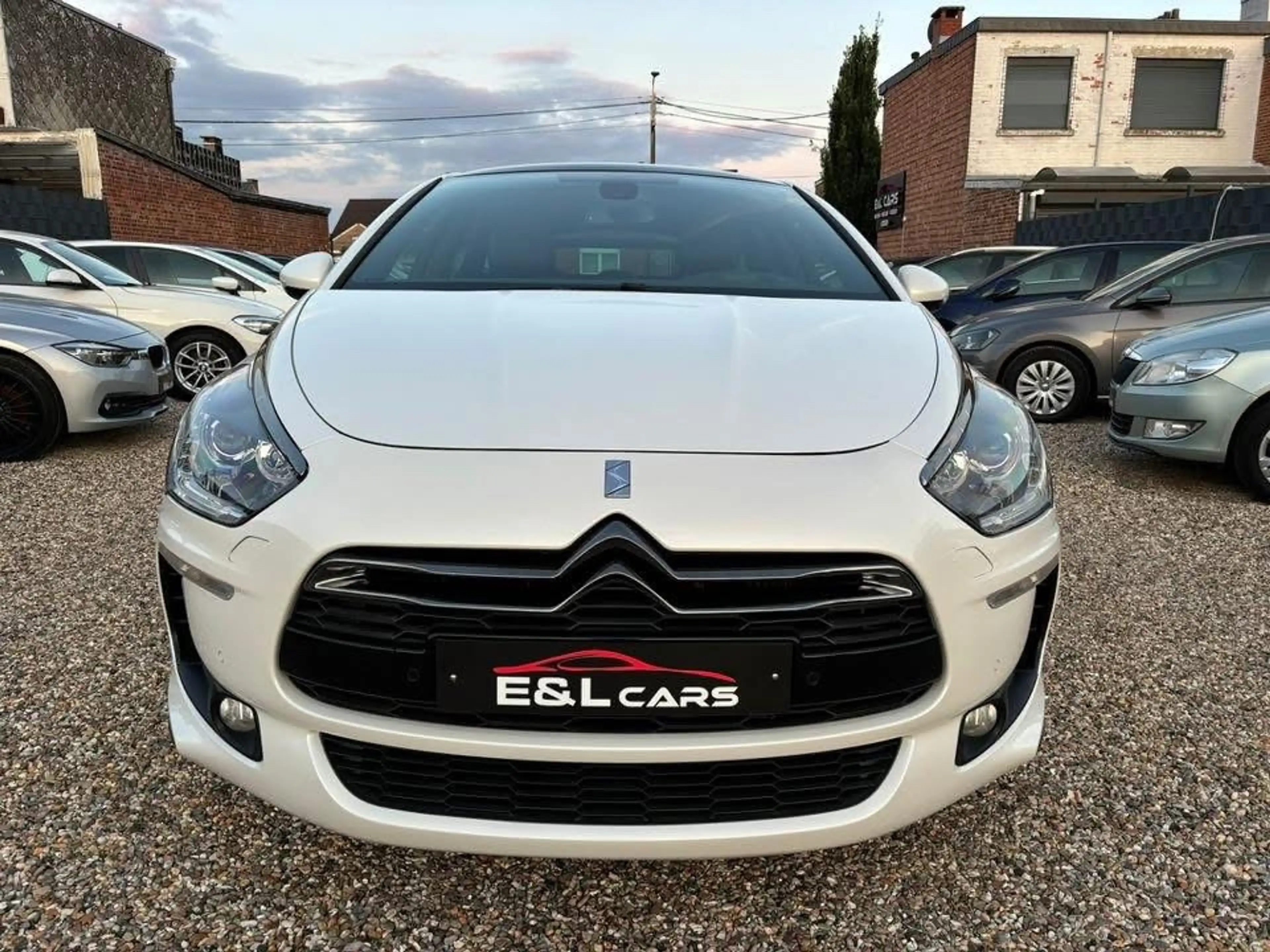 Citroen DS5 2.0 HDi Sport Chic **12 mois de garantie** — photo 3