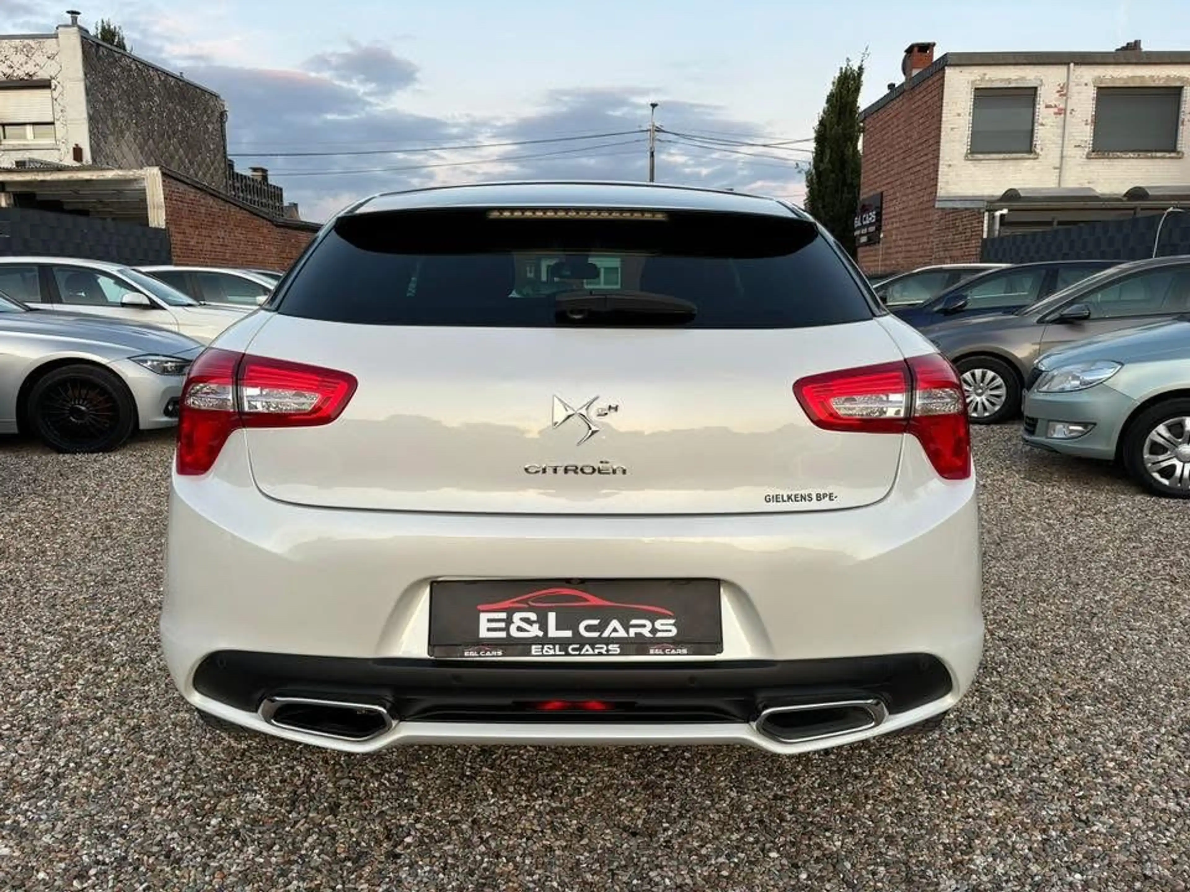 Citroen DS5 2.0 HDi Sport Chic **12 mois de garantie** — photo 8