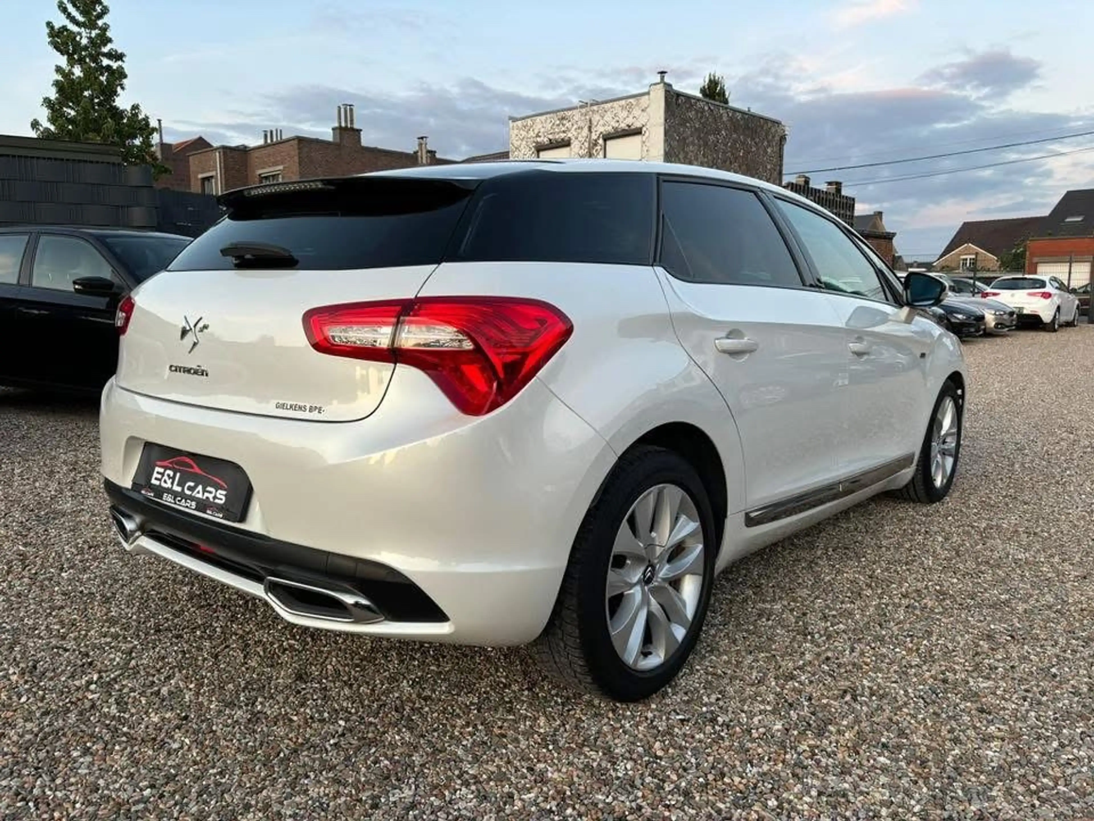 Citroen DS5 2.0 HDi Sport Chic **12 mois de garantie** — photo 7