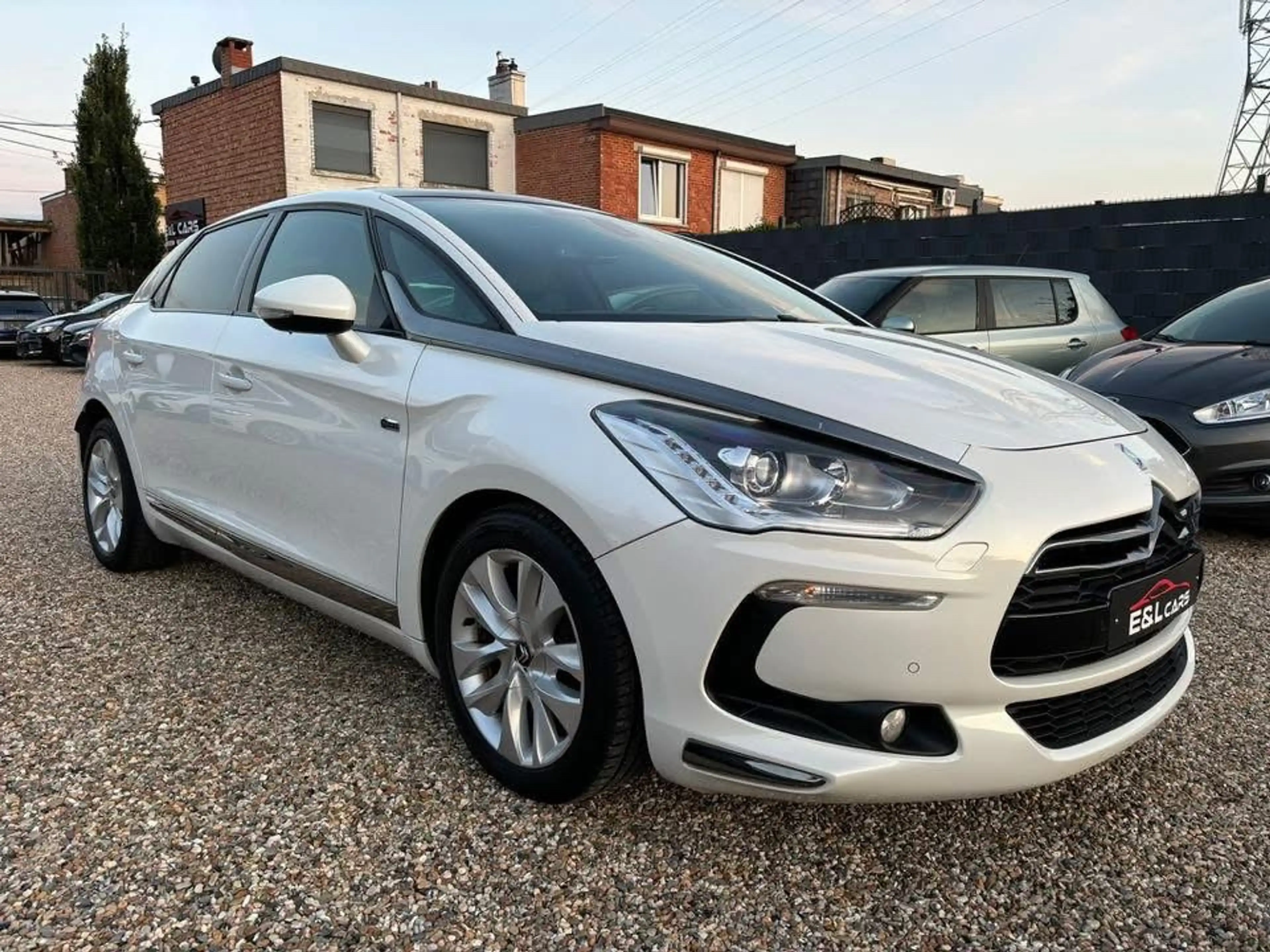 Citroen DS5 2.0 HDi Sport Chic **12 mois de garantie** — photo 5