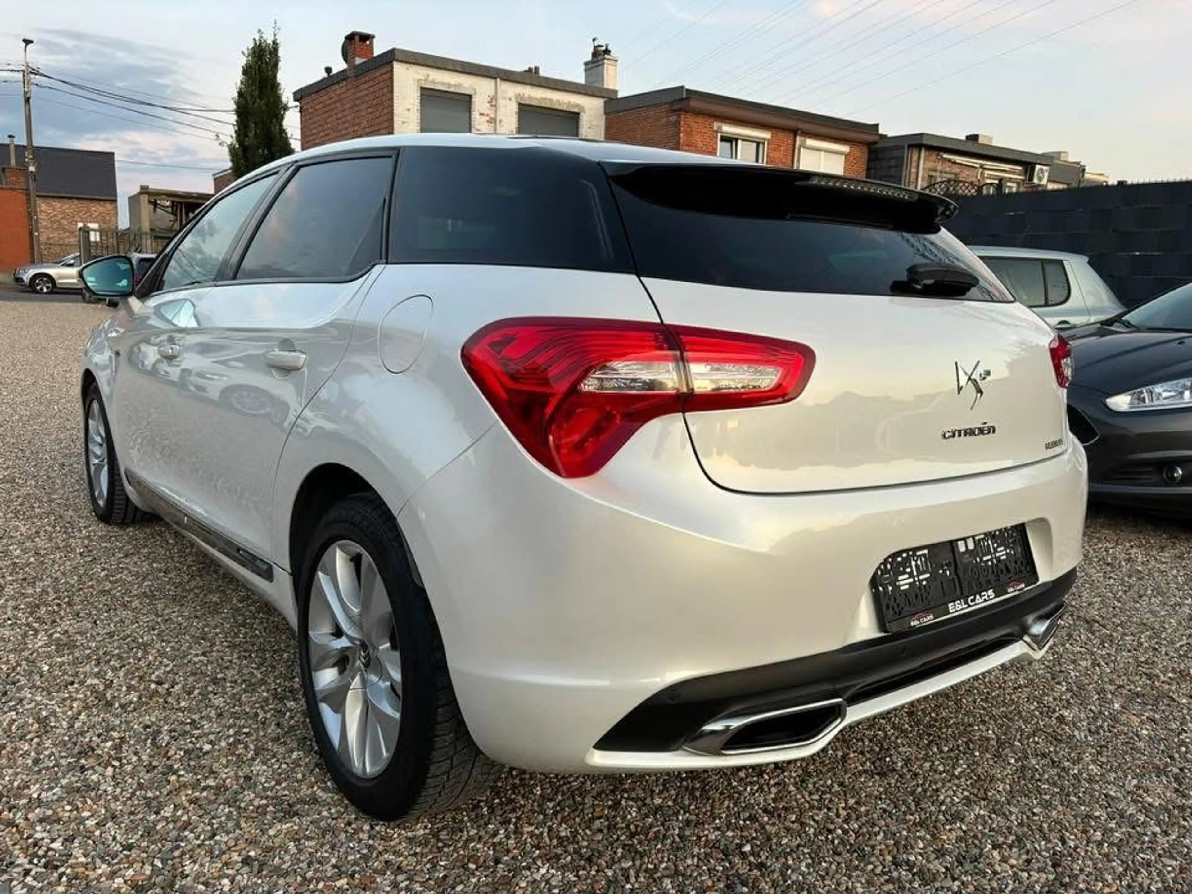 Citroen DS5 2.0 HDi Sport Chic **12 mois de garantie** — photo 9