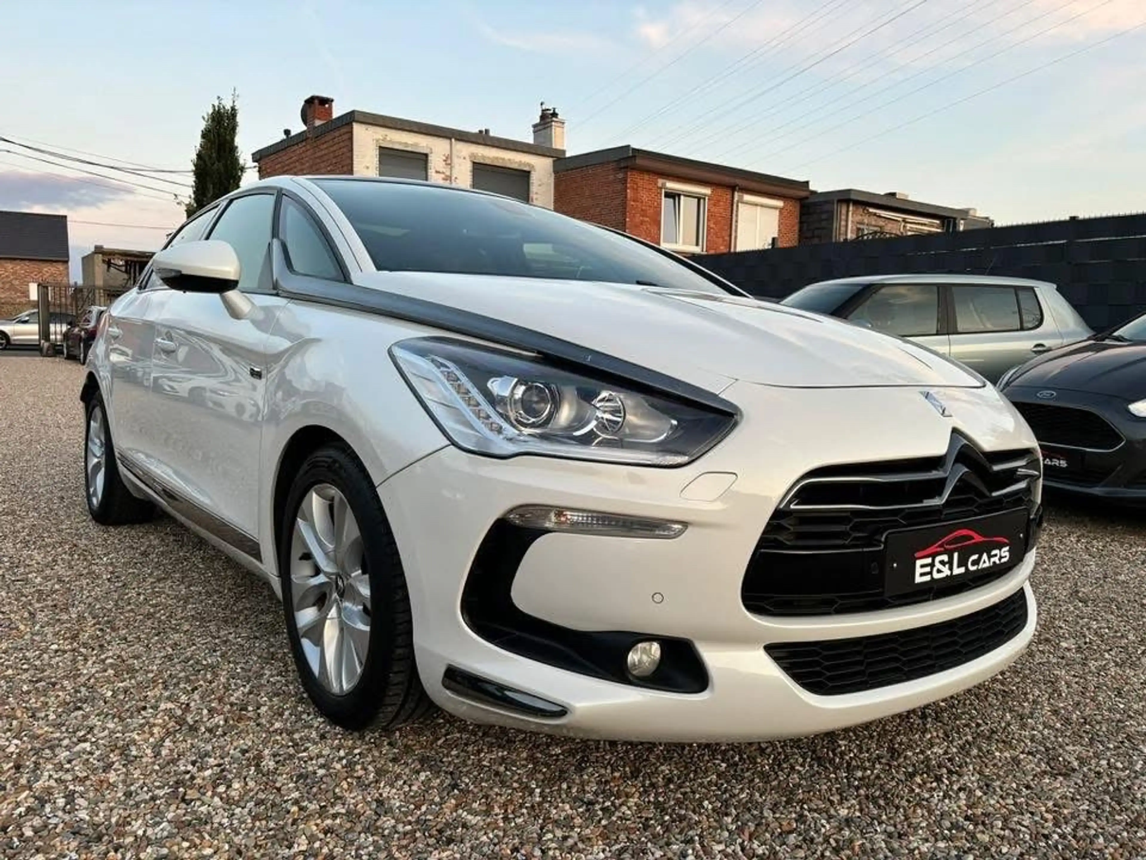 Citroen DS5 2.0 HDi Sport Chic **12 mois de garantie** — photo 4