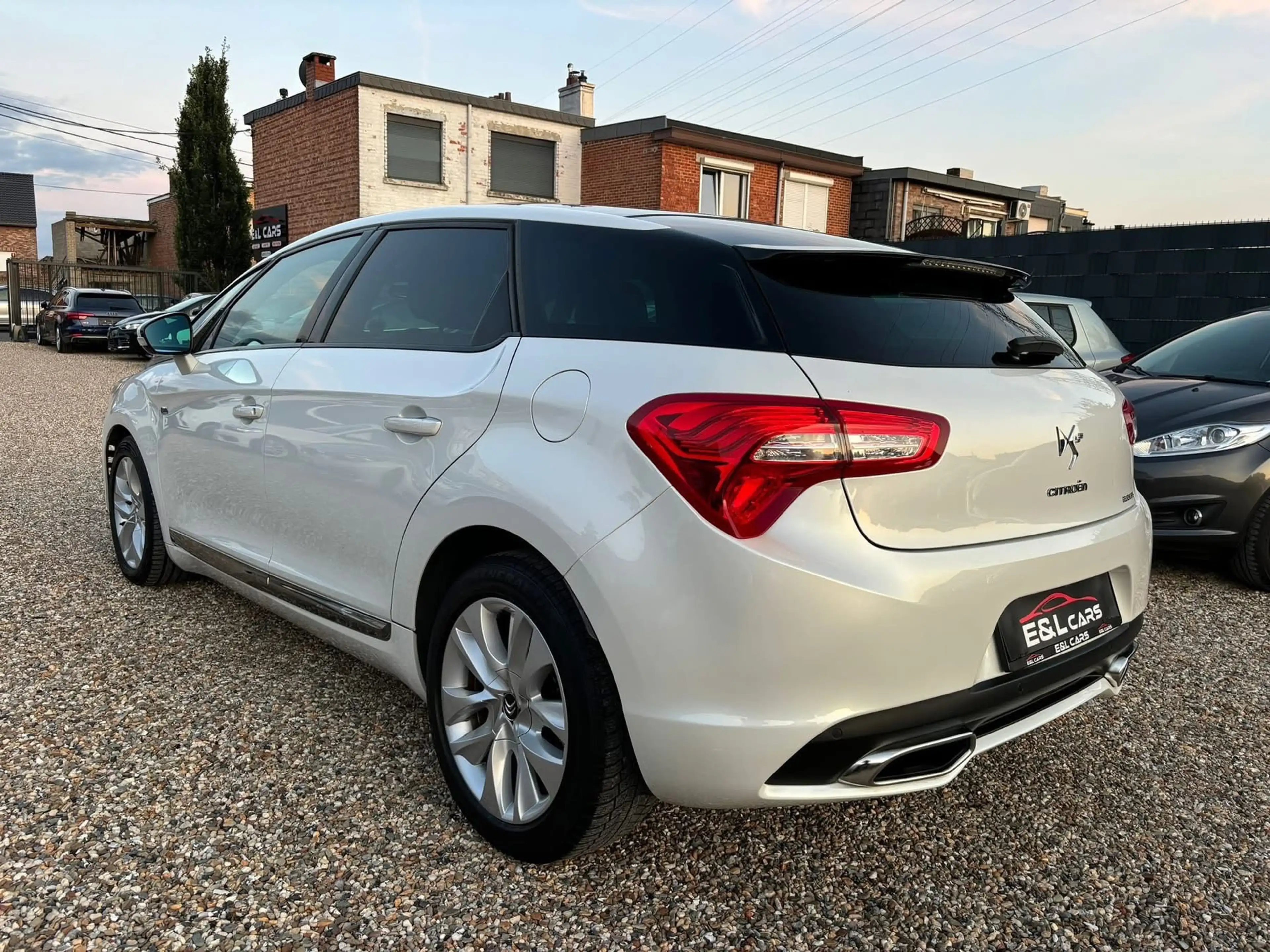 Citroen DS5 2.0 HDi Sport Chic **12 mois de garantie** — photo 10