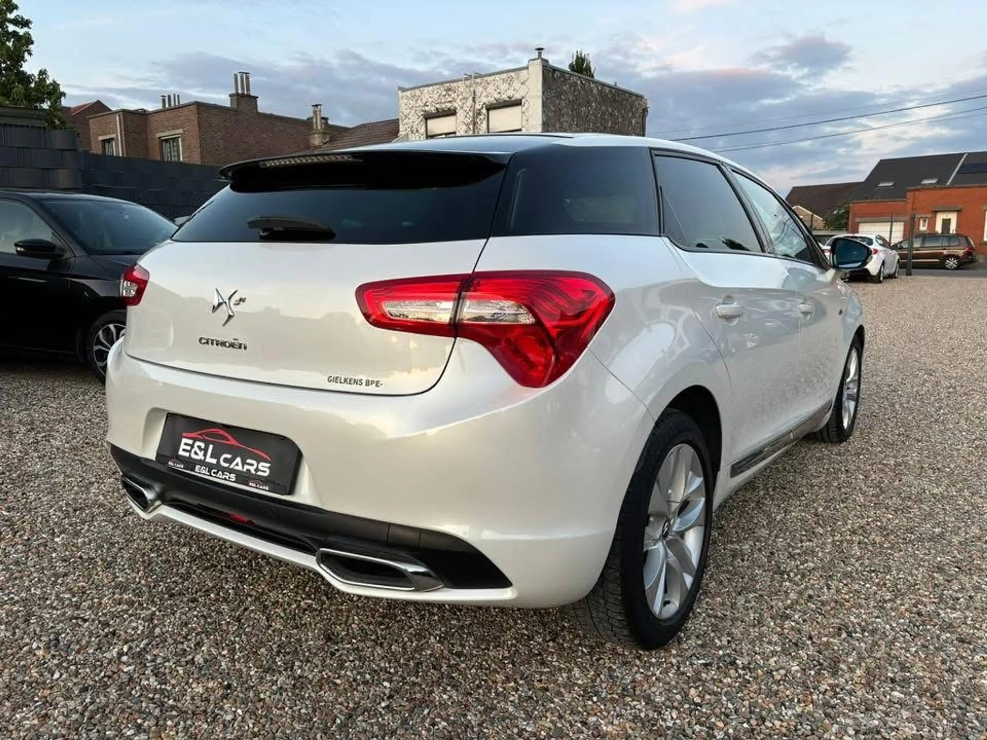 Citroen DS5 2.0 HDi Sport Chic **12 mois de garantie** — photo 6