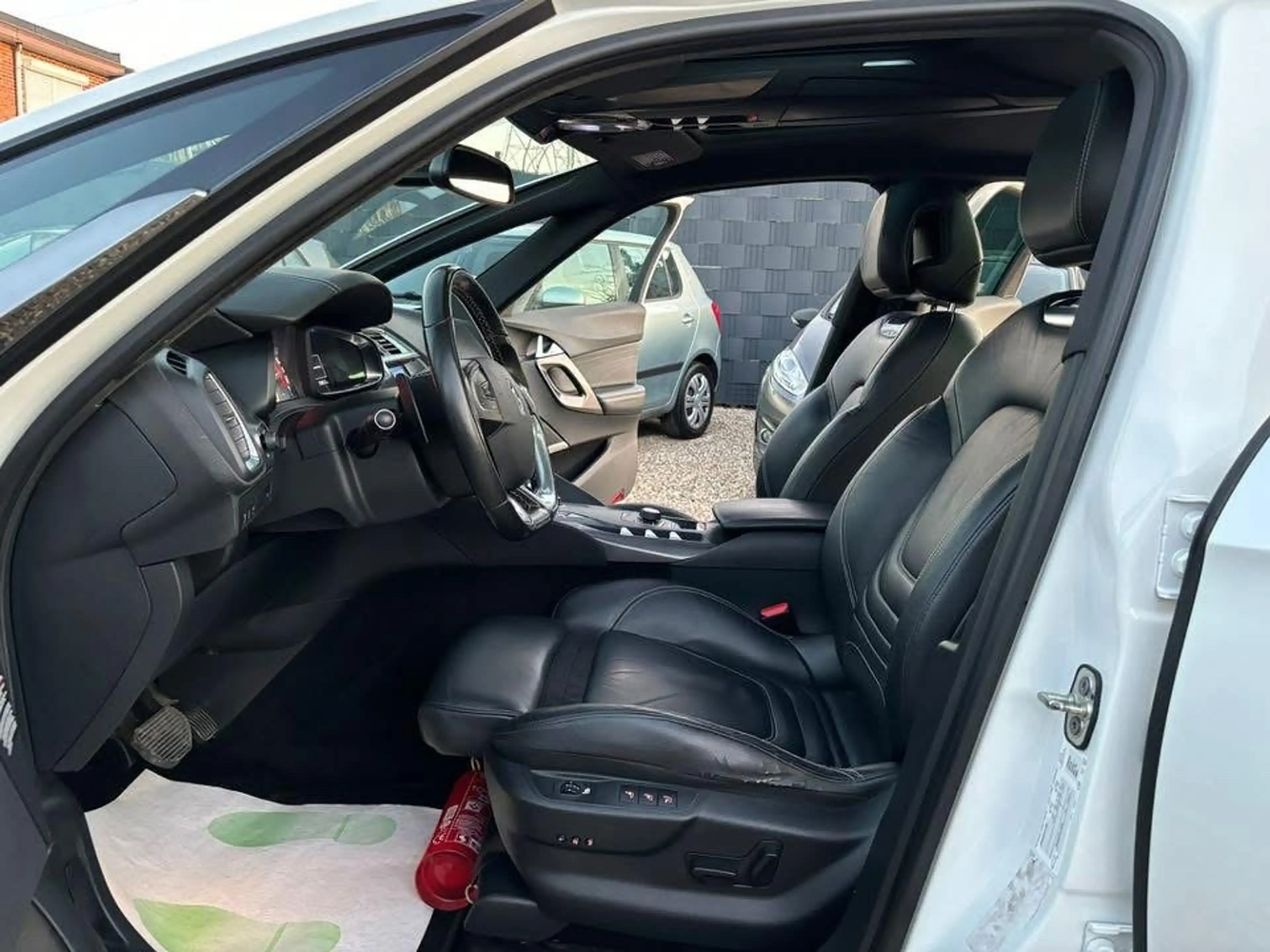 Citroen DS5 2.0 HDi Sport Chic **12 mois de garantie** — photo 11