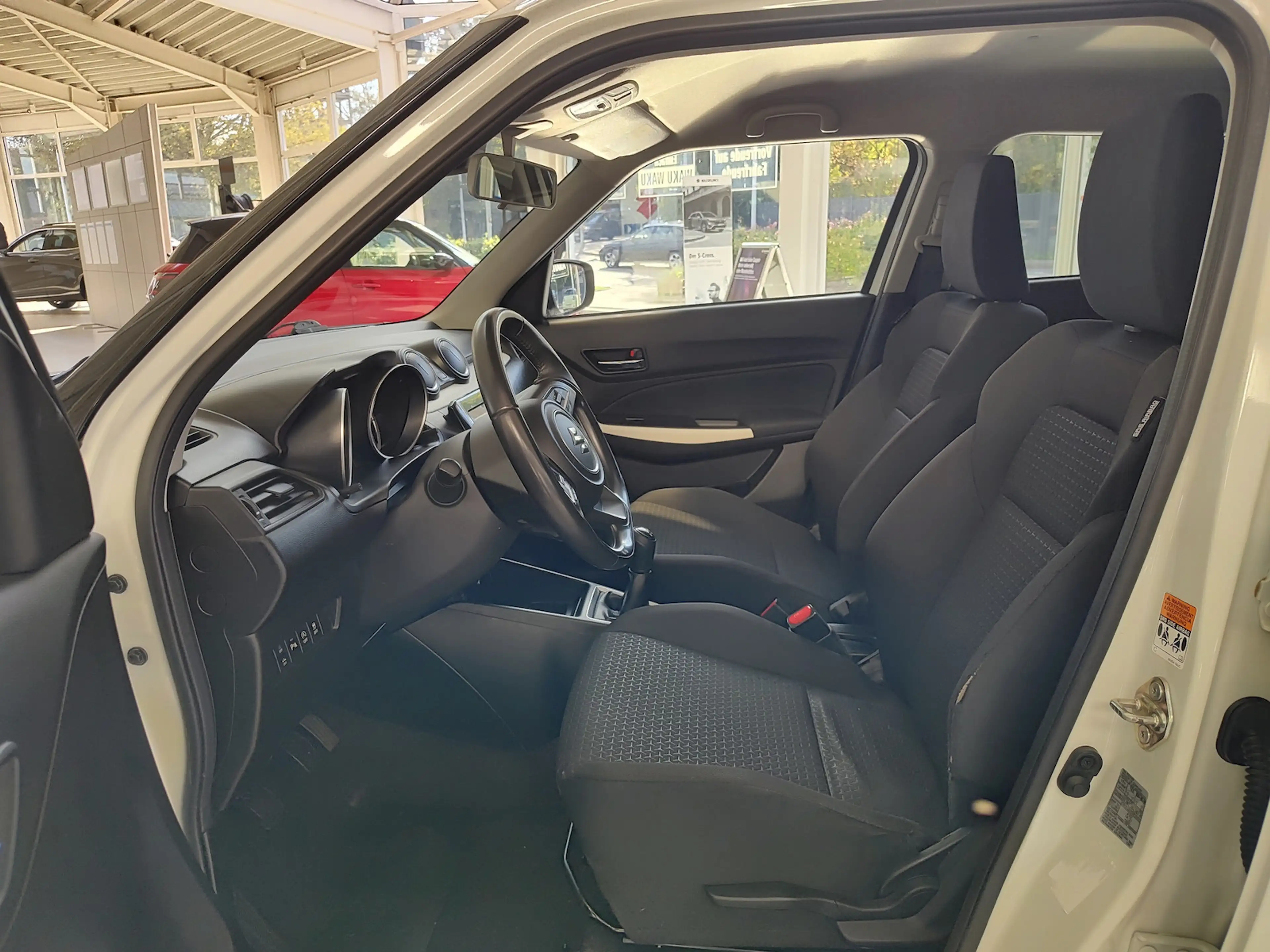 Suzuki Swift 1.2 Dualjet Hybrid Comfort 4x4 Audio Syst. — photo 12