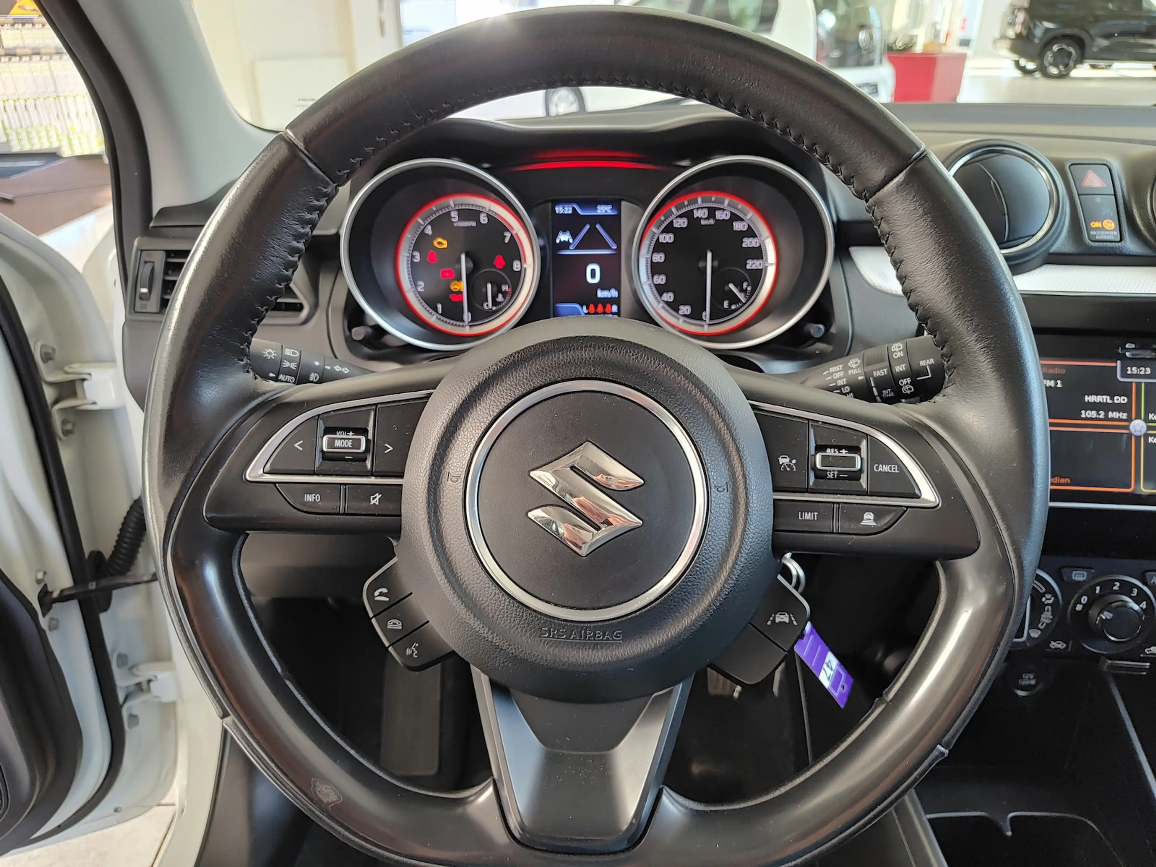 Suzuki Swift 1.2 Dualjet Hybrid Comfort 4x4 Audio Syst. — photo 3