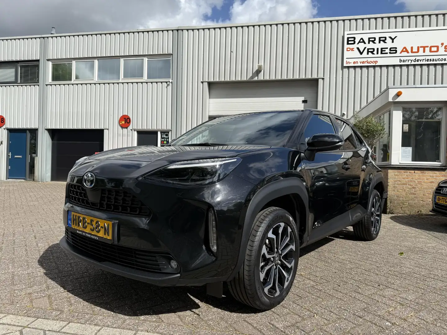 Toyota Yaris Cross 1.5 Hybrid Dynamic | Adaptive Cruise Control | App Zwart - 1