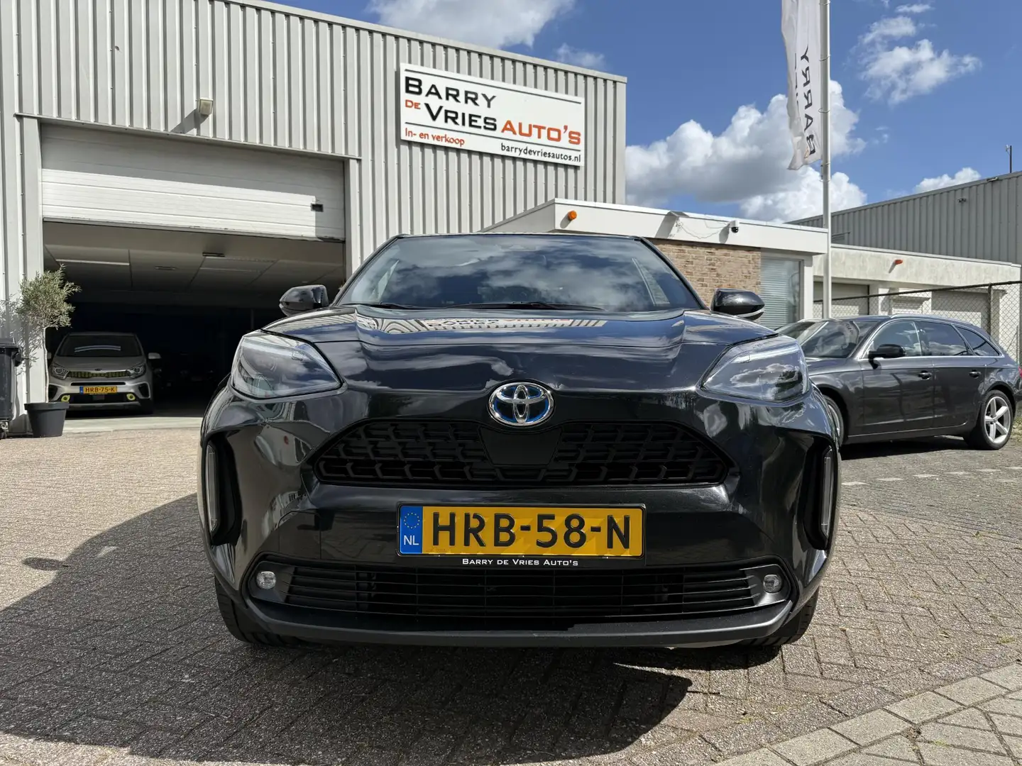 Toyota Yaris Cross 1.5 Hybrid Dynamic | Adaptive Cruise Control | App Zwart - 2