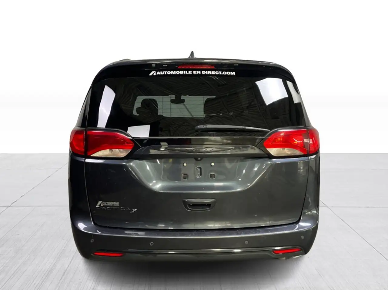 Chrysler Pacifica снимка Chrysler Pacifica