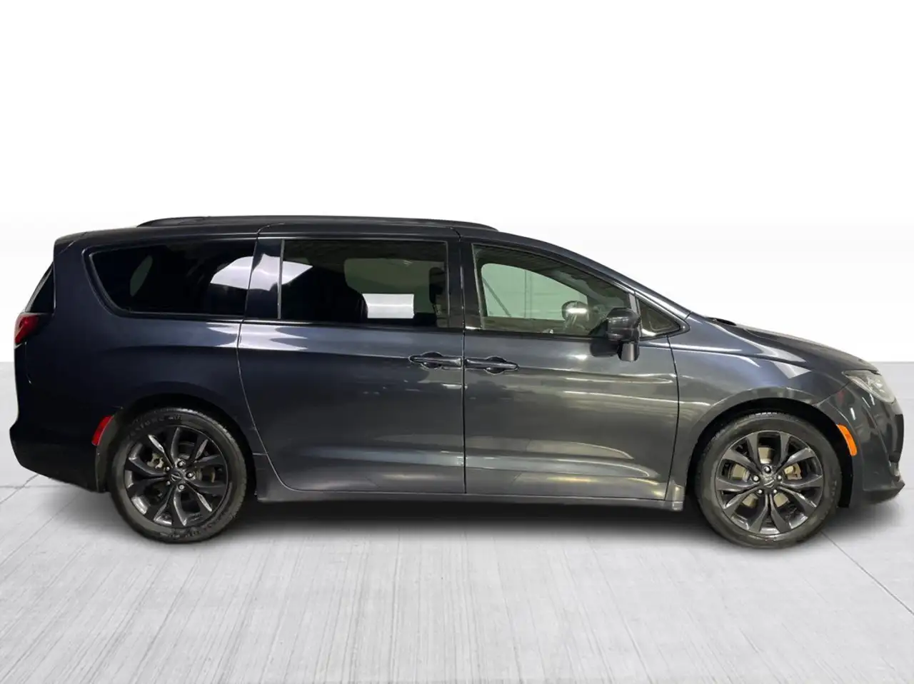 Chrysler Pacifica снимка Chrysler Pacifica
