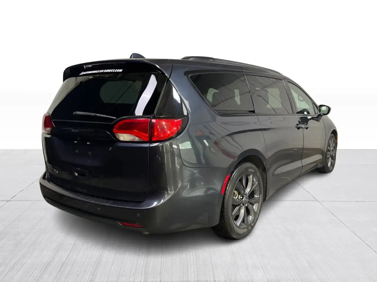 Chrysler Pacifica снимка Chrysler Pacifica