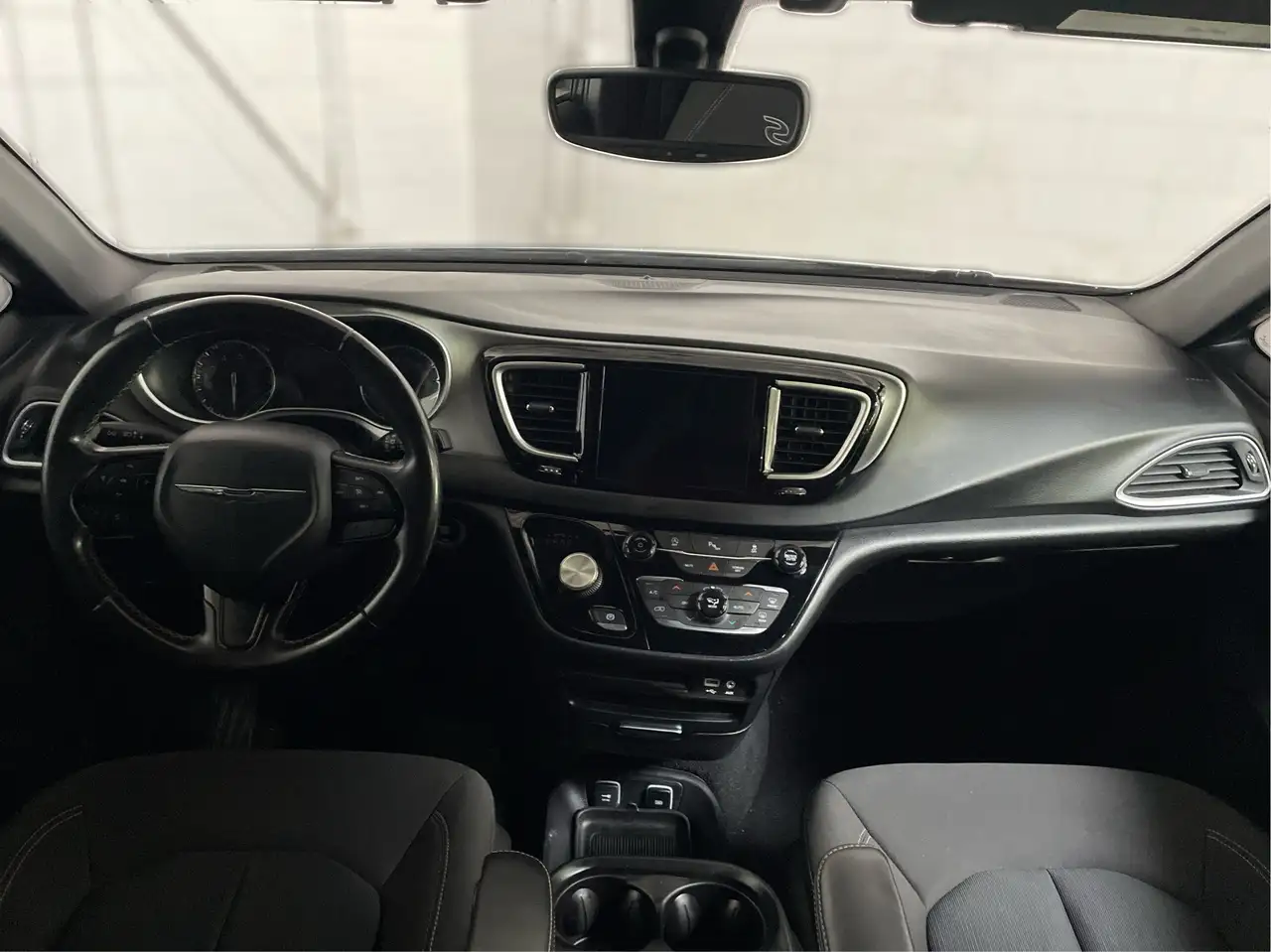 Chrysler Pacifica снимка Chrysler Pacifica