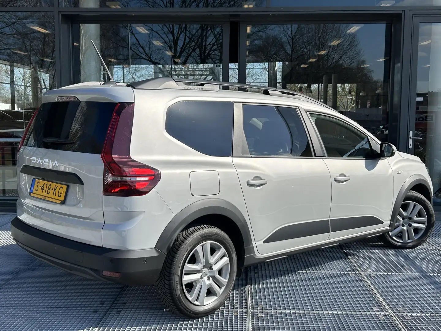 Dacia Jogger 1.0 TCe 110 Expression 7p. | Navigatie | Camera | Grijs - 2