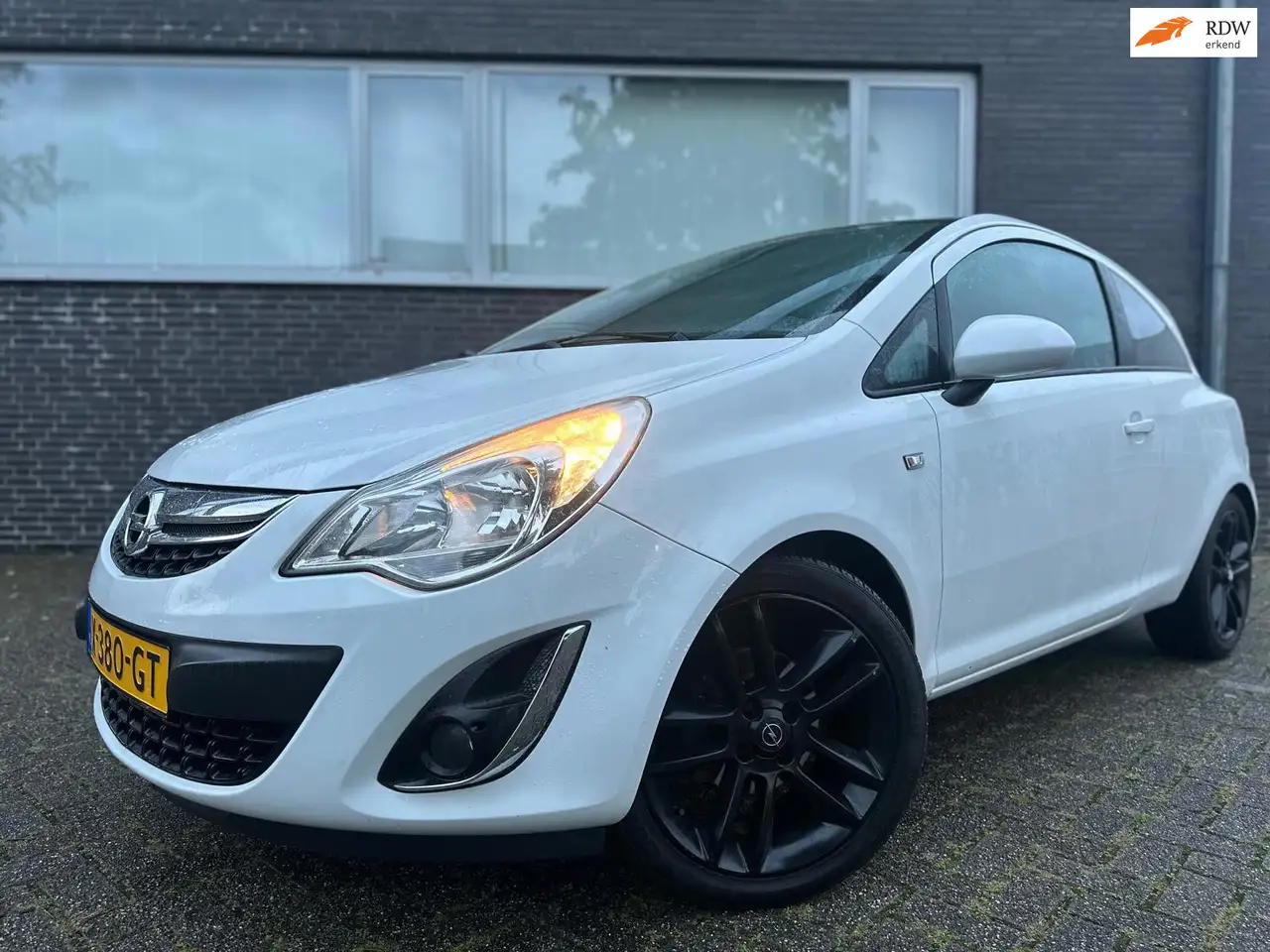 Opel Corsa 1.4-16V 2011 PANDA/Carplay/17INCH/GR ONDRHD. — photo 1 of 23