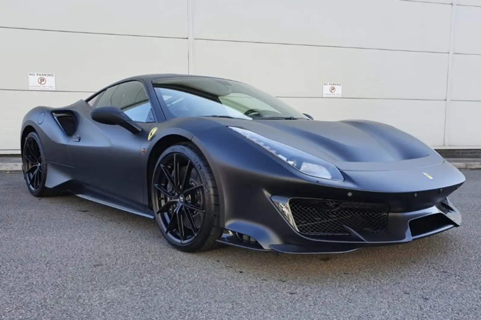Ferrari 488 Pista Negro - 1