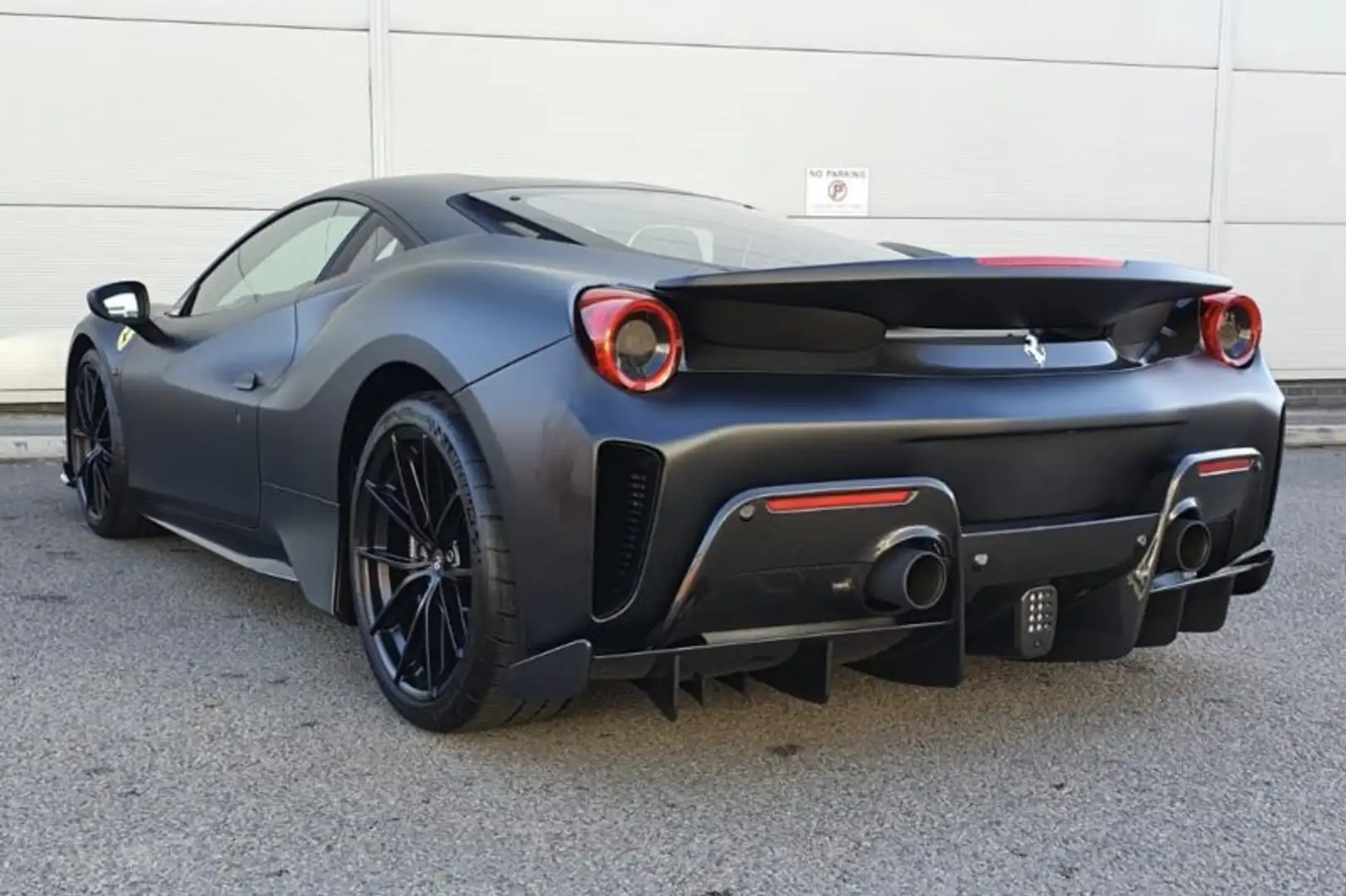 Ferrari 488 Pista Negro - 2
