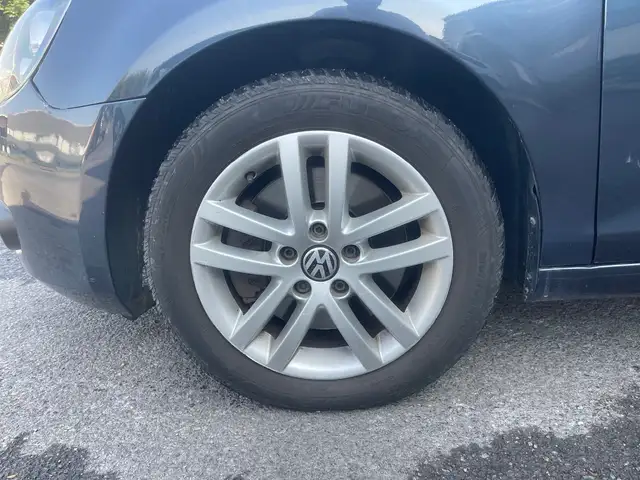 Volkswagen Golf view 25