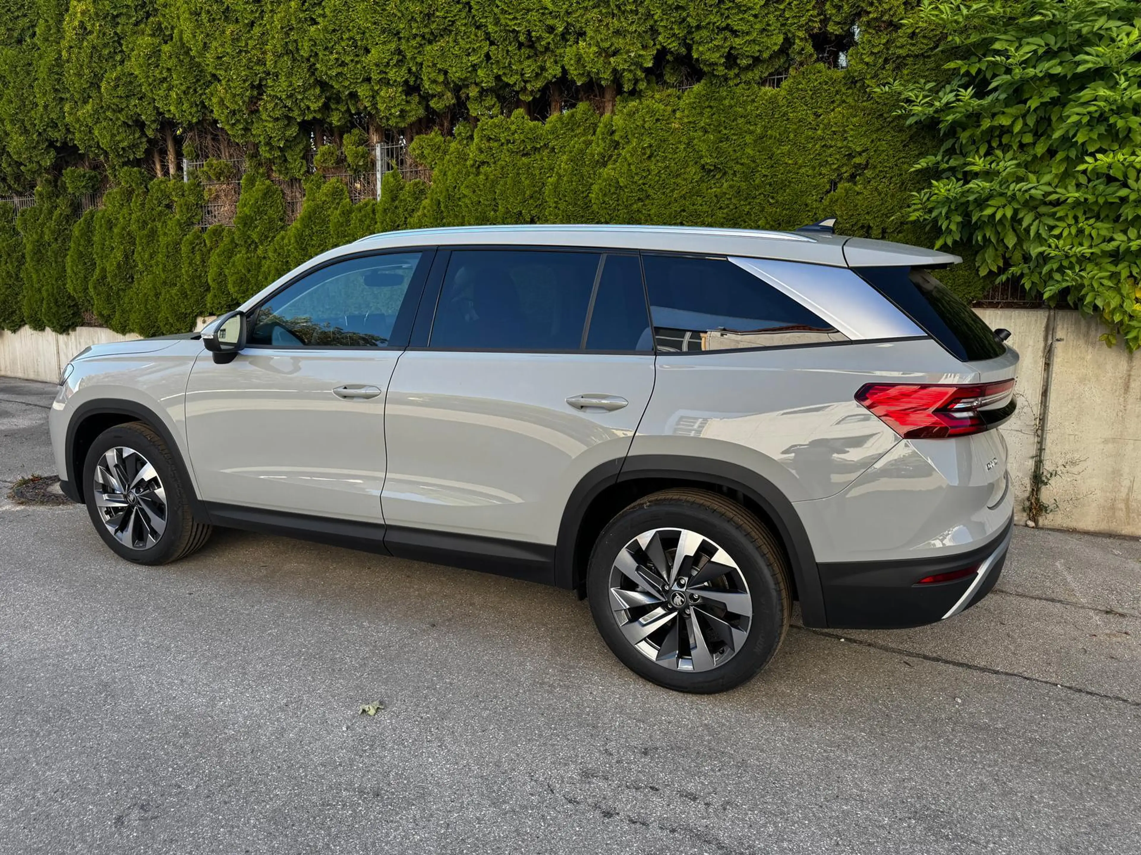 Skoda Kodiaq 2.0 TDI 142 kW 4x4 Selection DSG 7 Sitzer 19 Zo... — photo 2