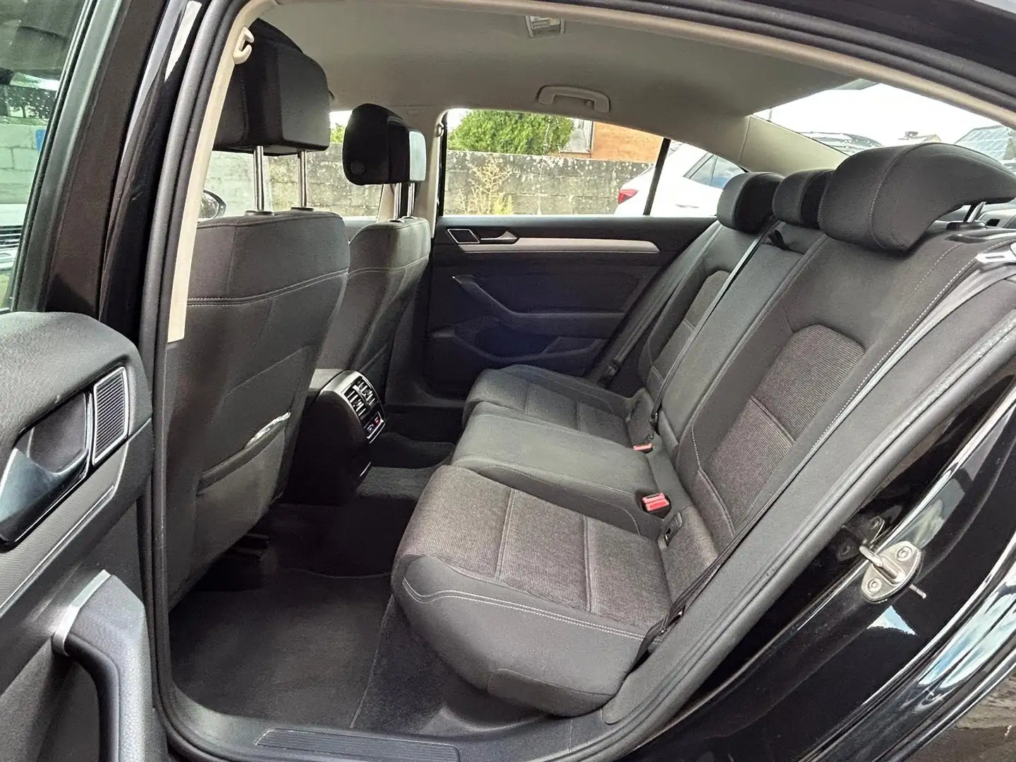 Volkswagen Passat 1.6 TDI EURO 6 CUIR GPS KEYLESS Zwart - 2
