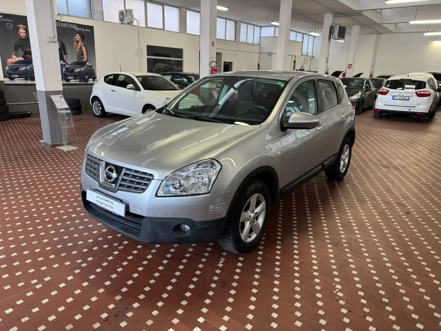 Nissan Qashqai 2.0 16V 4WD Acenta Grijs - 1