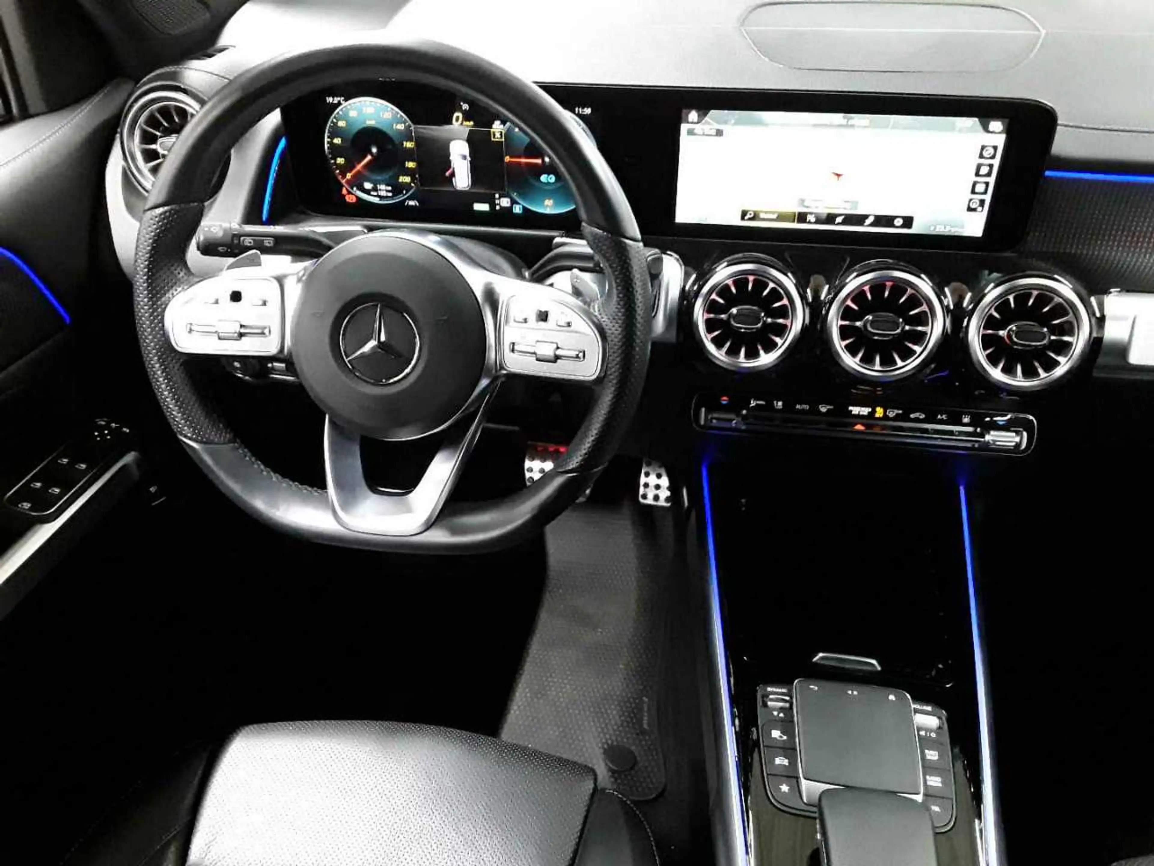 Mercedes-Benz EQB 300 EQB 300 4Matic AMG Line Advanced+ PANO — photo 10