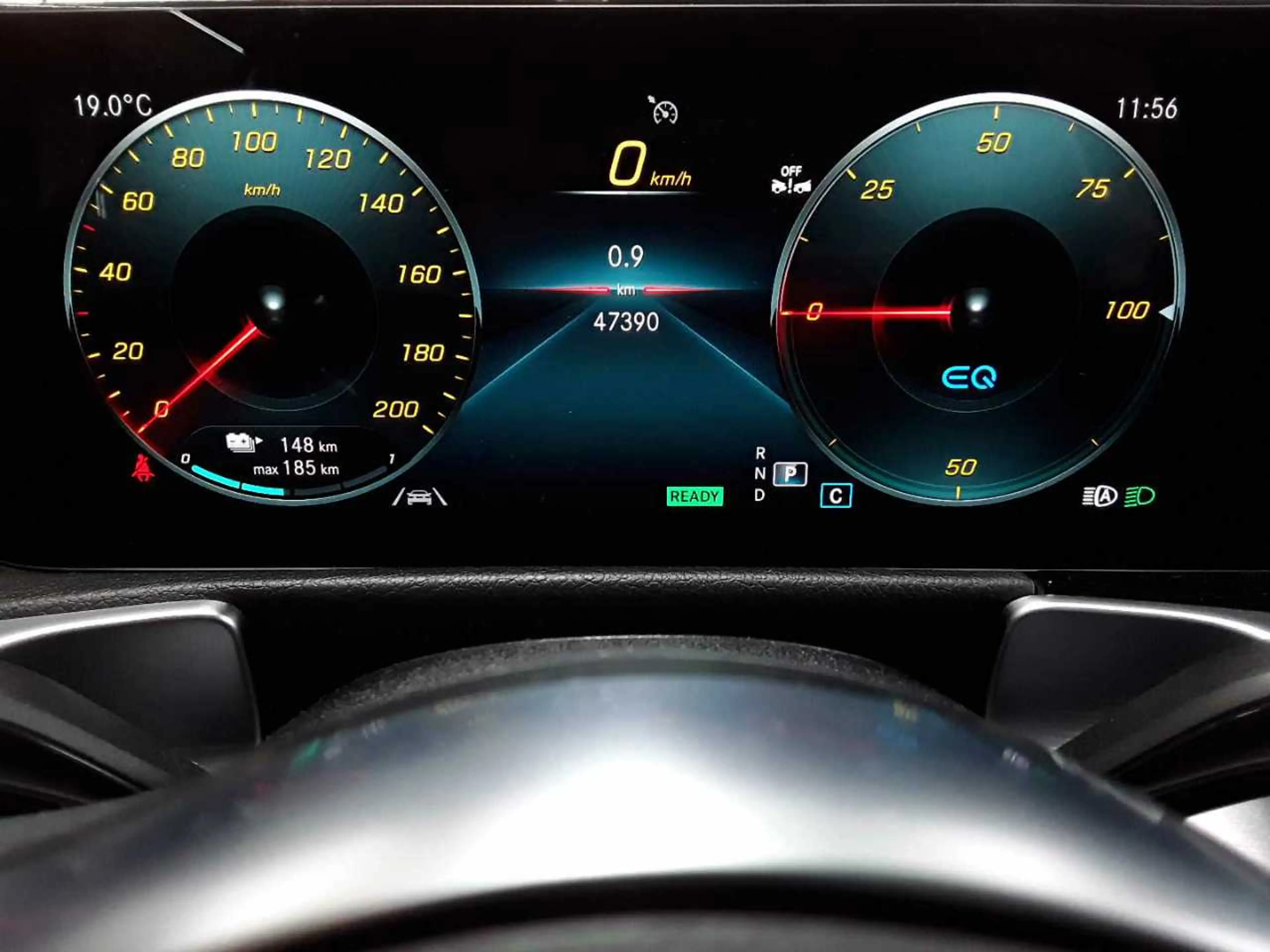 Mercedes-Benz EQB 300 EQB 300 4Matic AMG Line Advanced+ PANO — photo 11