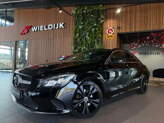 Mercedes-Benz CLA 180 Business Solution AMG