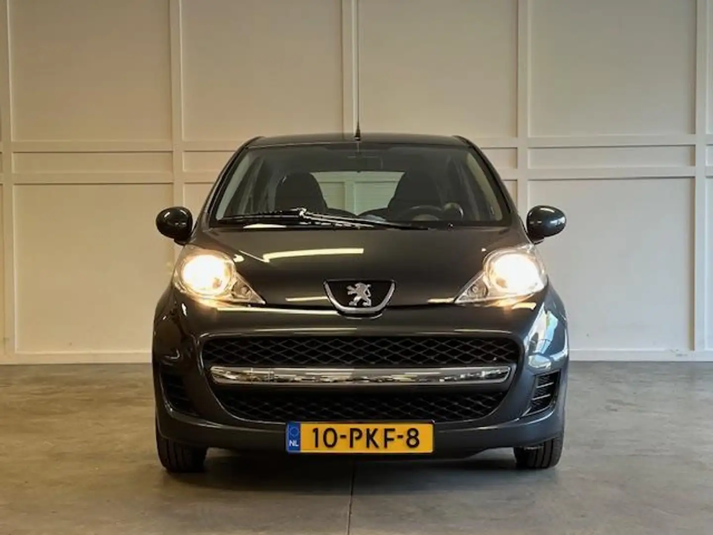 Peugeot 107 1.0-12V Millesim 200 / 109.433 KM NaP / Airco / 20 Gris - 2
