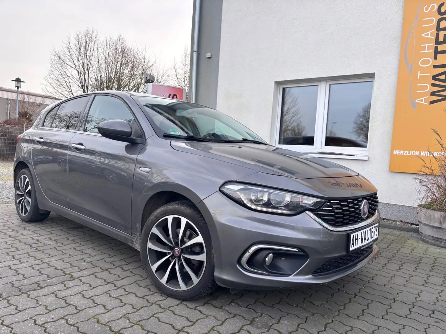 Fiat Tipo Lounge = Automatik - Navi - Tempomat - Pdc Grey - 1