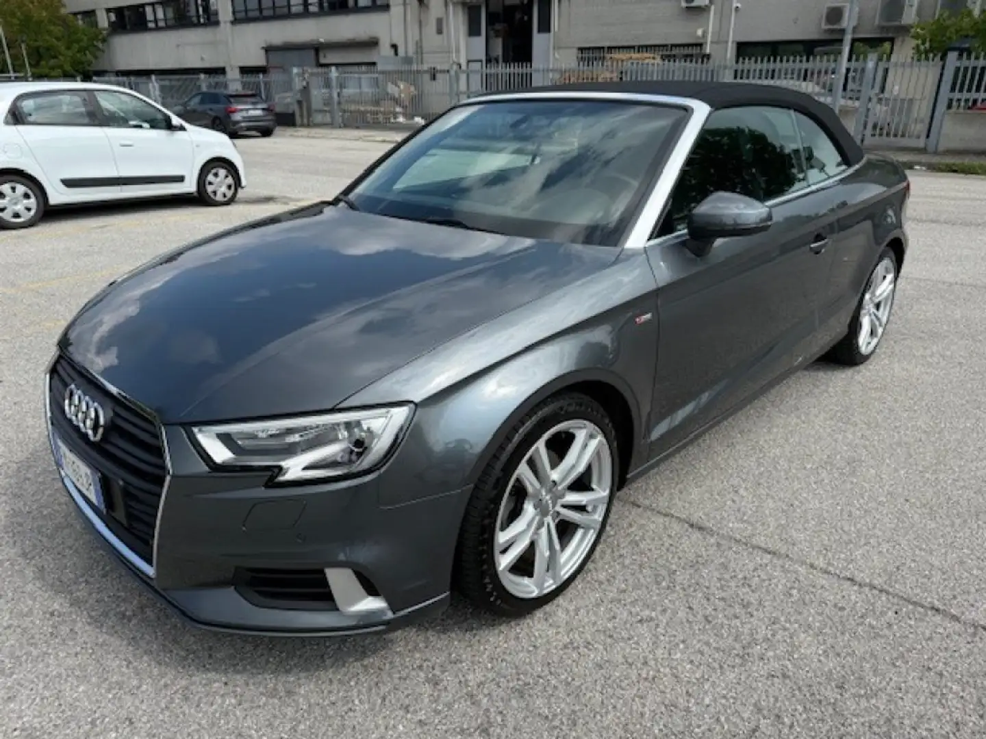 Audi A3 Cabrio 2.0 TDI S tronic S-LINE Gris - 2