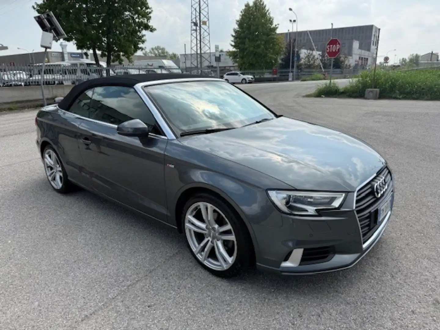 Audi A3 Cabrio 2.0 TDI S tronic S-LINE Gris - 1