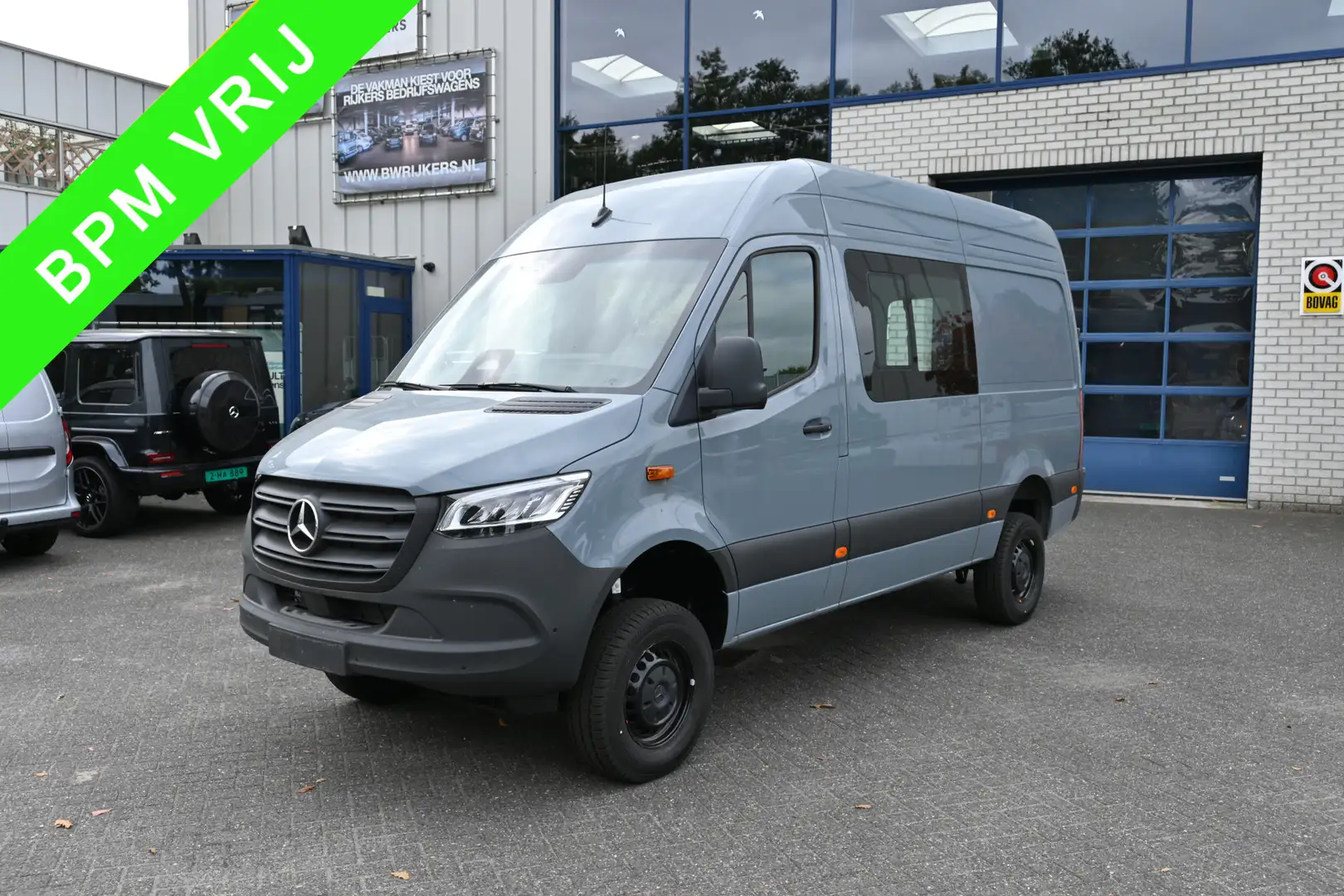 Mercedes-Benz Sprinter 319 CDI 4x4 L2H2 Pro HD Distronic, Draaistoelen, L Gris - 1