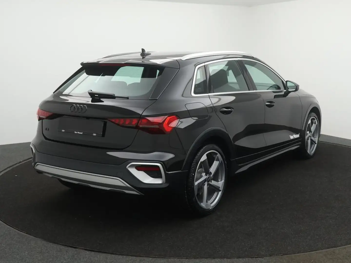 Audi A3 Alltstreet Allstreet 35 TDi Business Edition S tronic / DEMO Zwart - 2