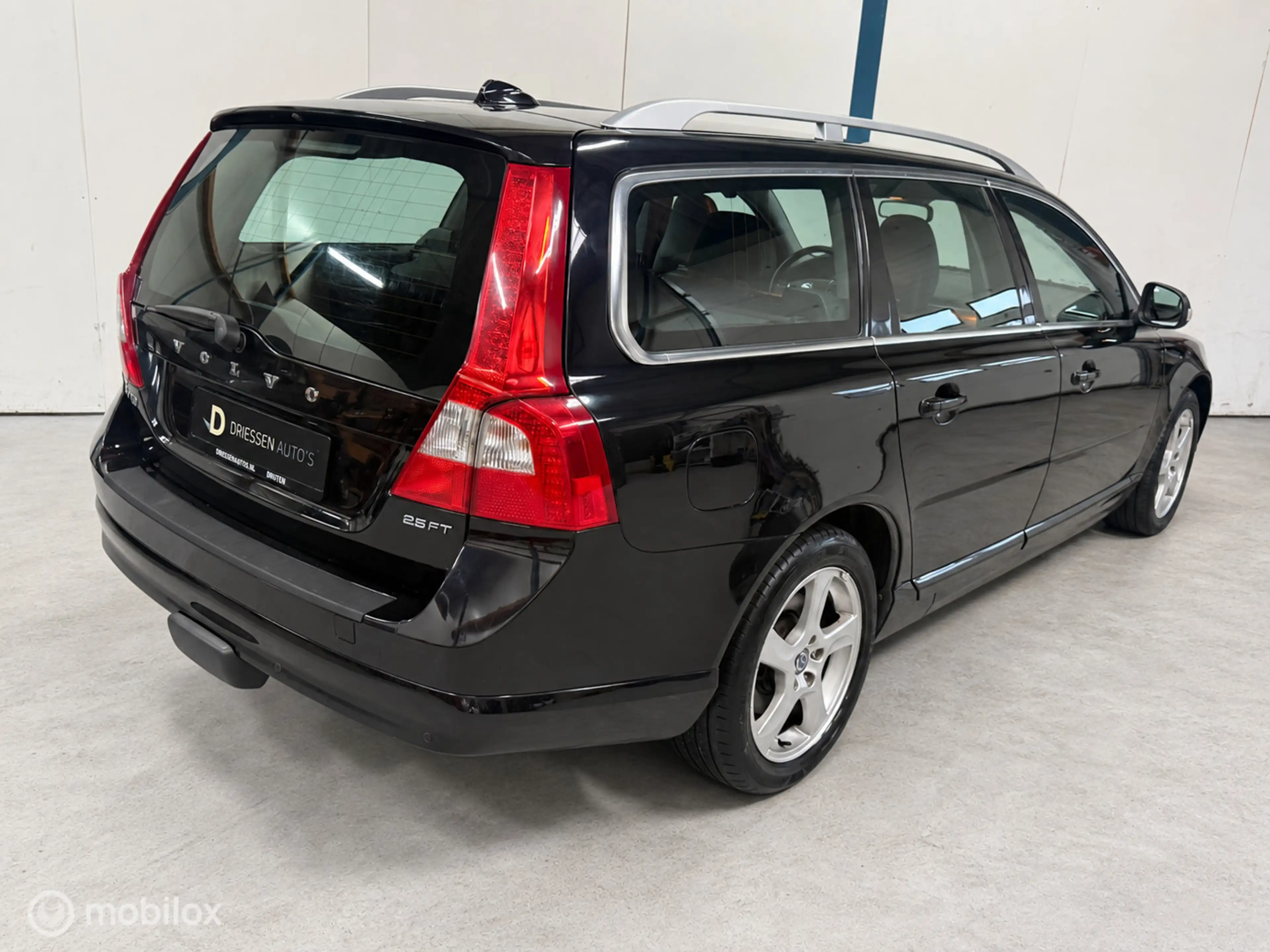 Volvo V70 2.5T Summum LEER / AUTOMAAT — photo 2