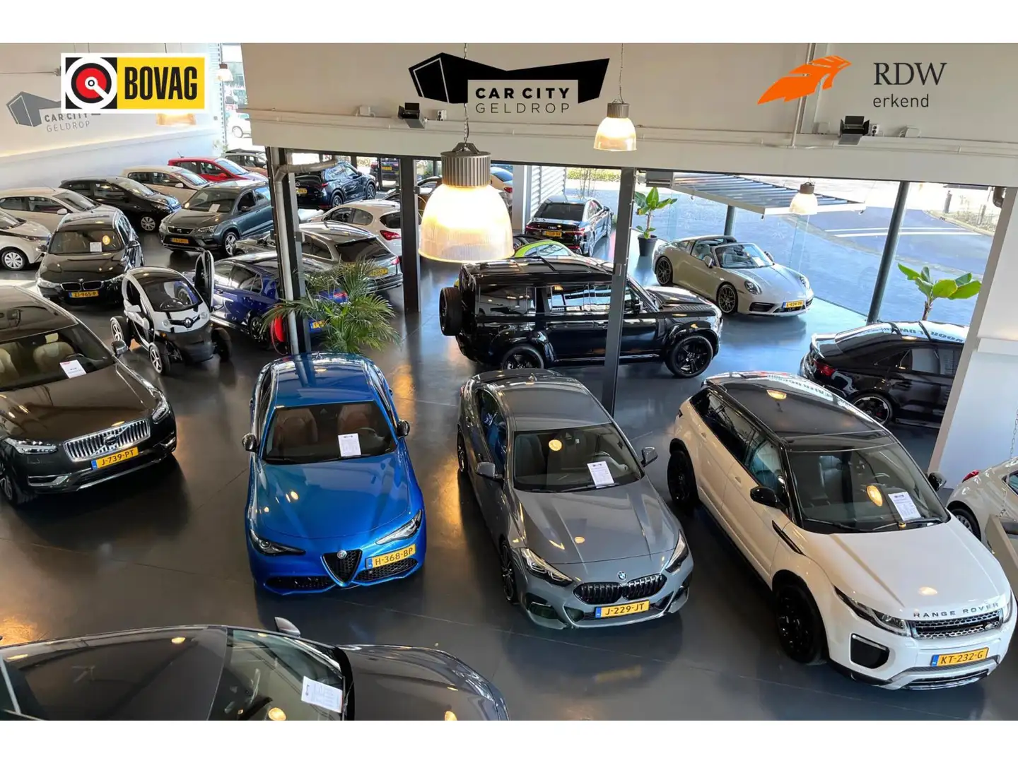 Mercedes-Benz B 180 Ambition / LED / Sensoren / Leer / Navi / Cruise c Zwart - 2