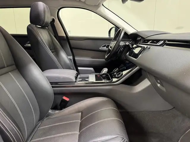 Land Rover Range Rover Velar view 2