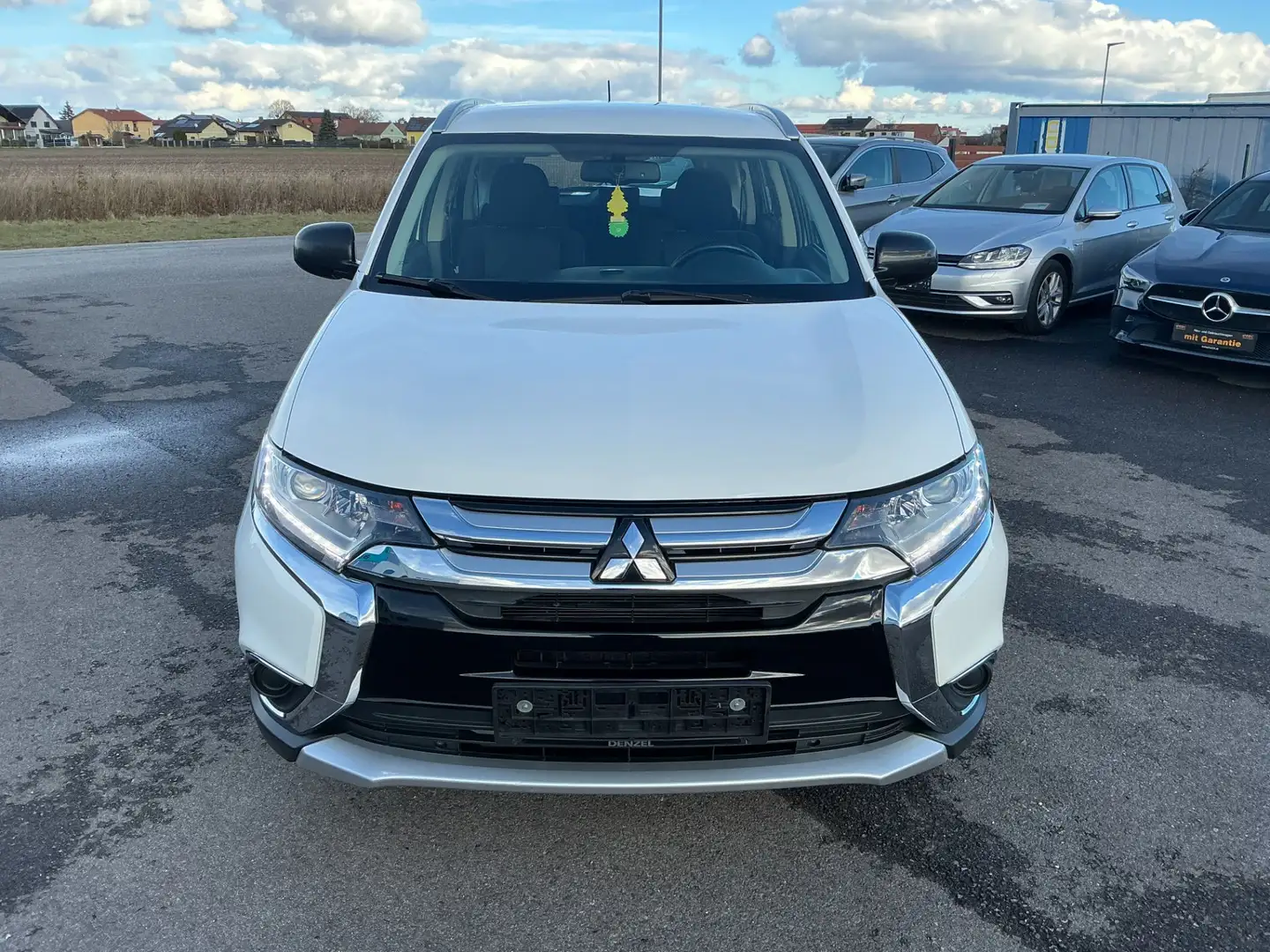 Mitsubishi Outlander 2,0 MIVEC AS&G Invite Weiß - 2