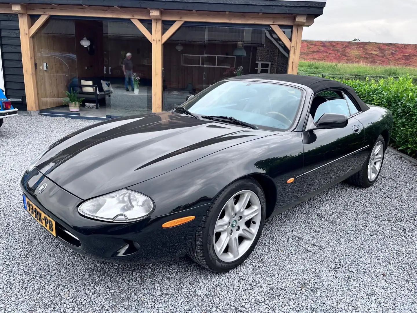 Jaguar XK8 4.0 V8 Convertible Schwarz - 1