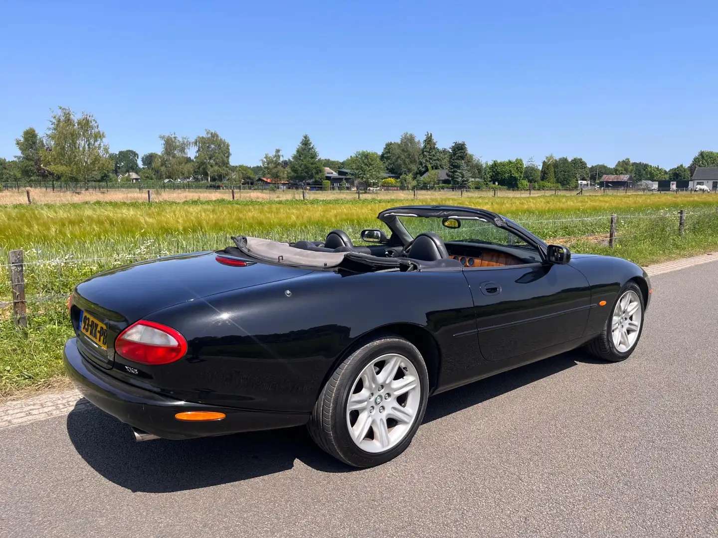 Jaguar XK8 4.0 V8 Convertible Schwarz - 2
