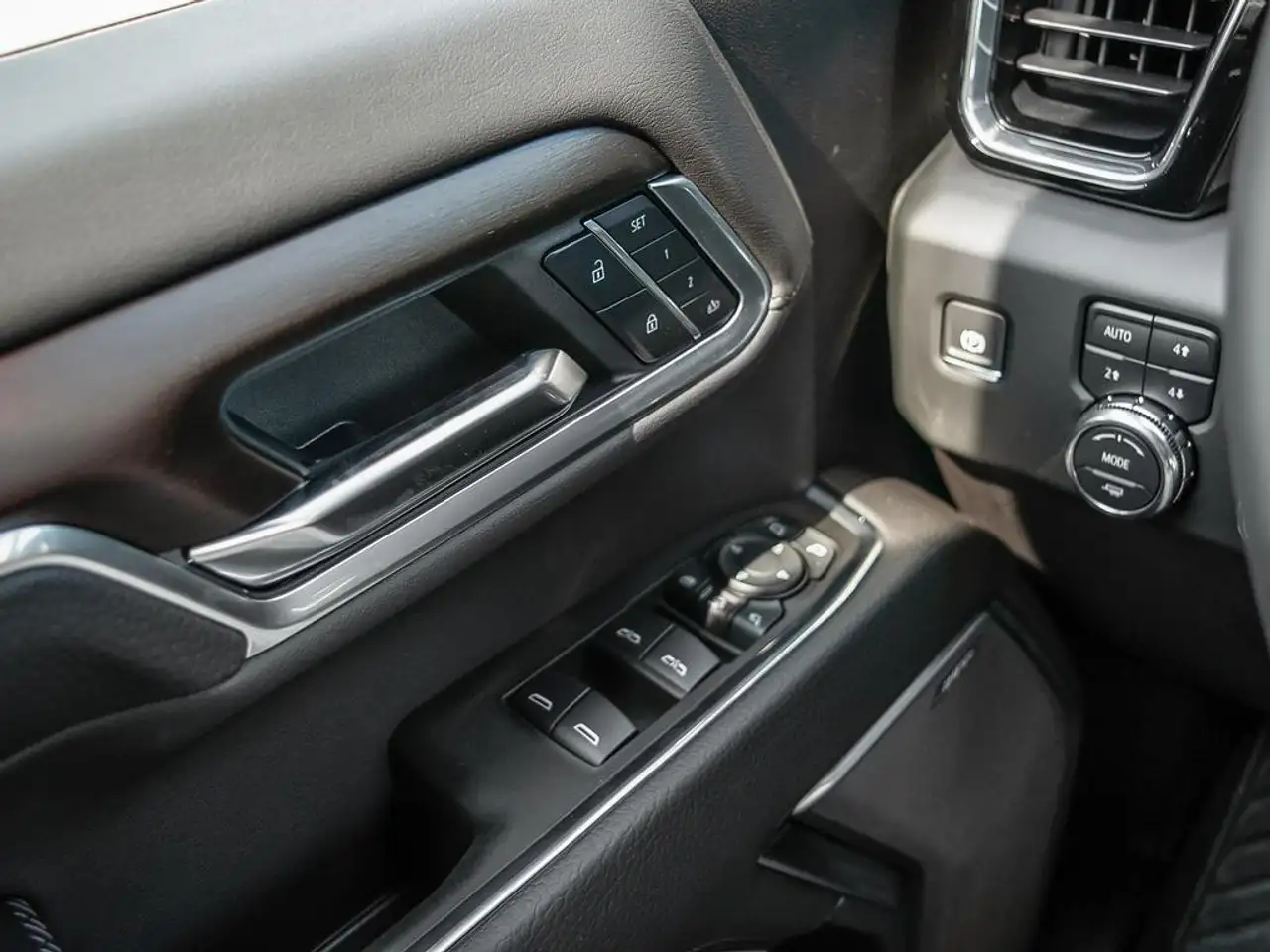 GMC Sierra 2500HD снимка GMC Sierra 2500HD