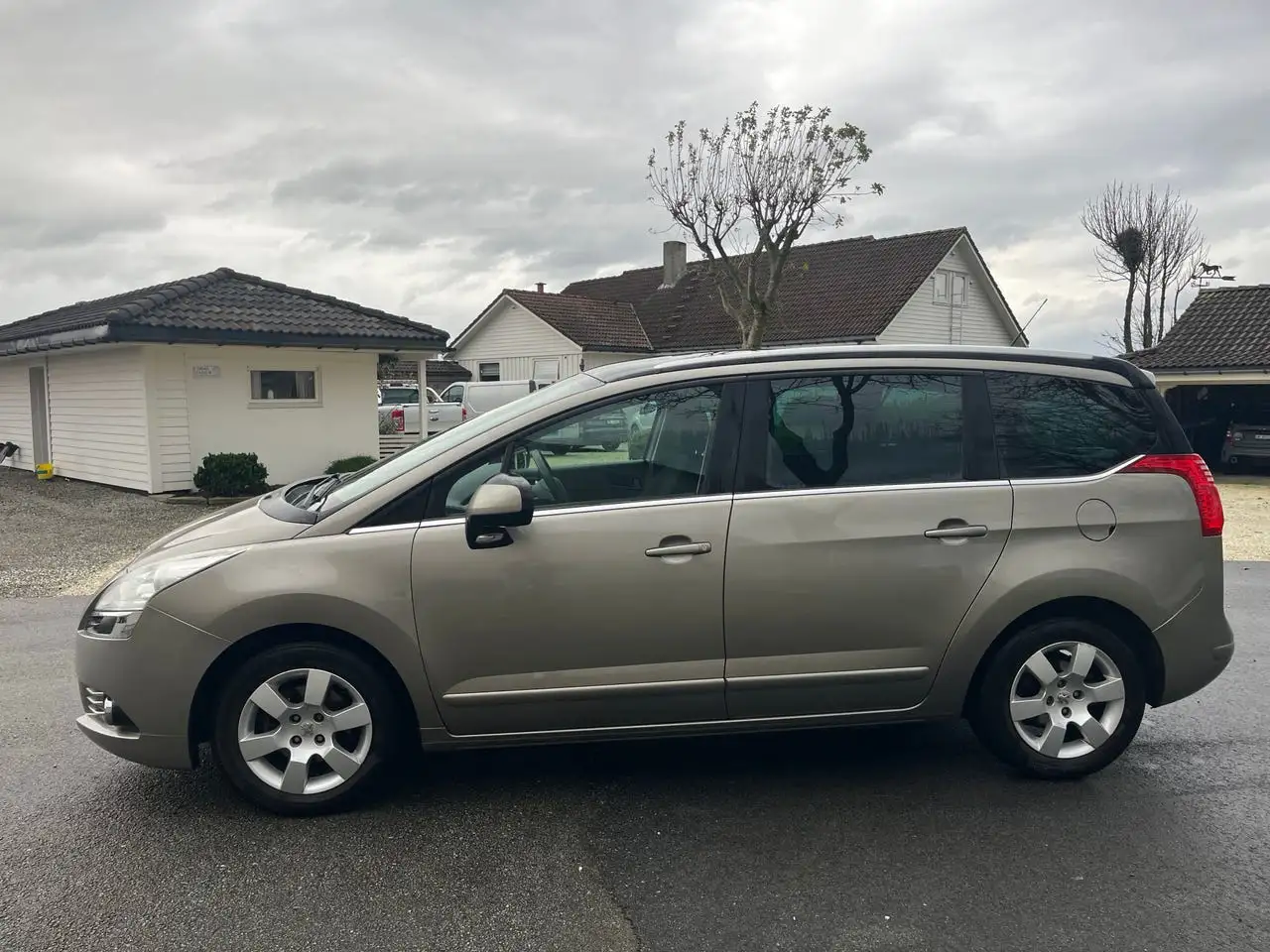 Peugeot 5008 1.6 HDi 112ch FAP BVM6 Style 5pl