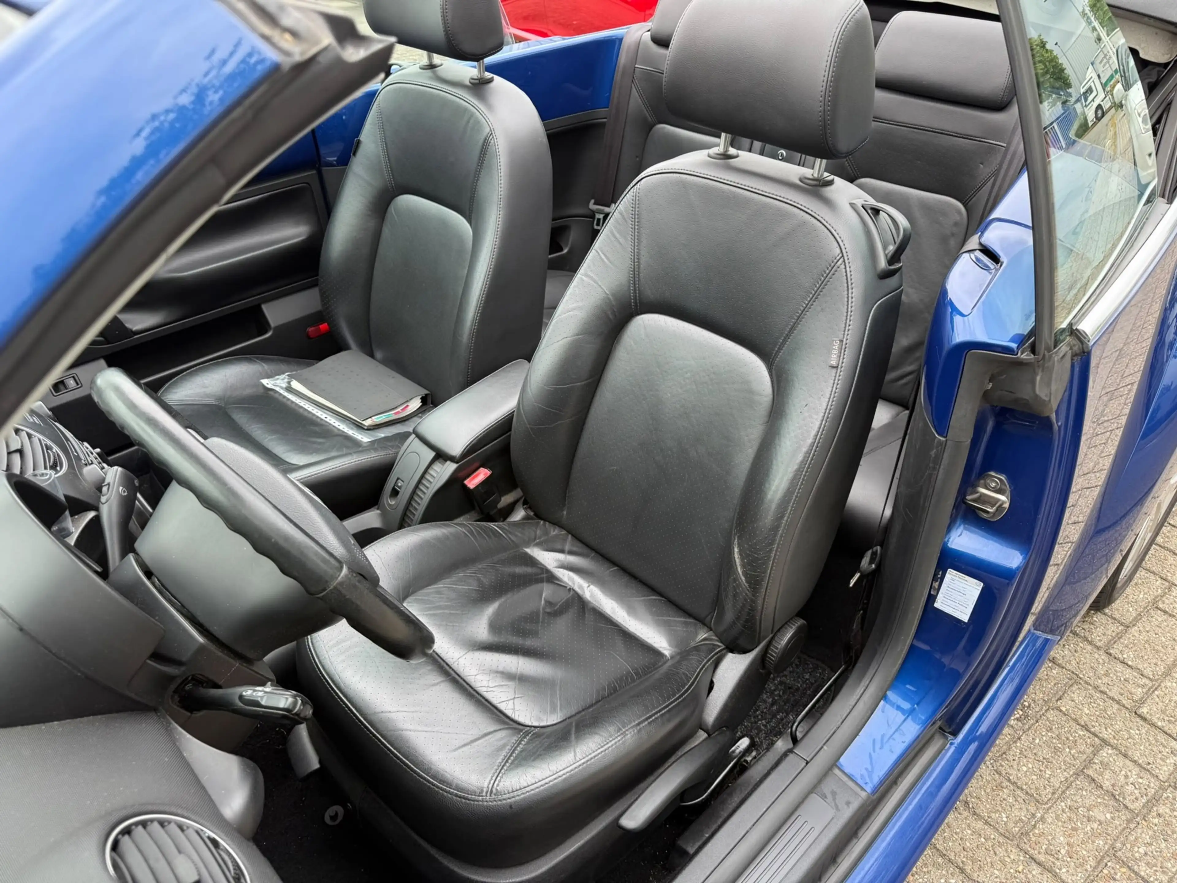 Volkswagen New Beetle Cabriolet 2.0 Trendline, Automaat, Leder, Airco, A — photo 10