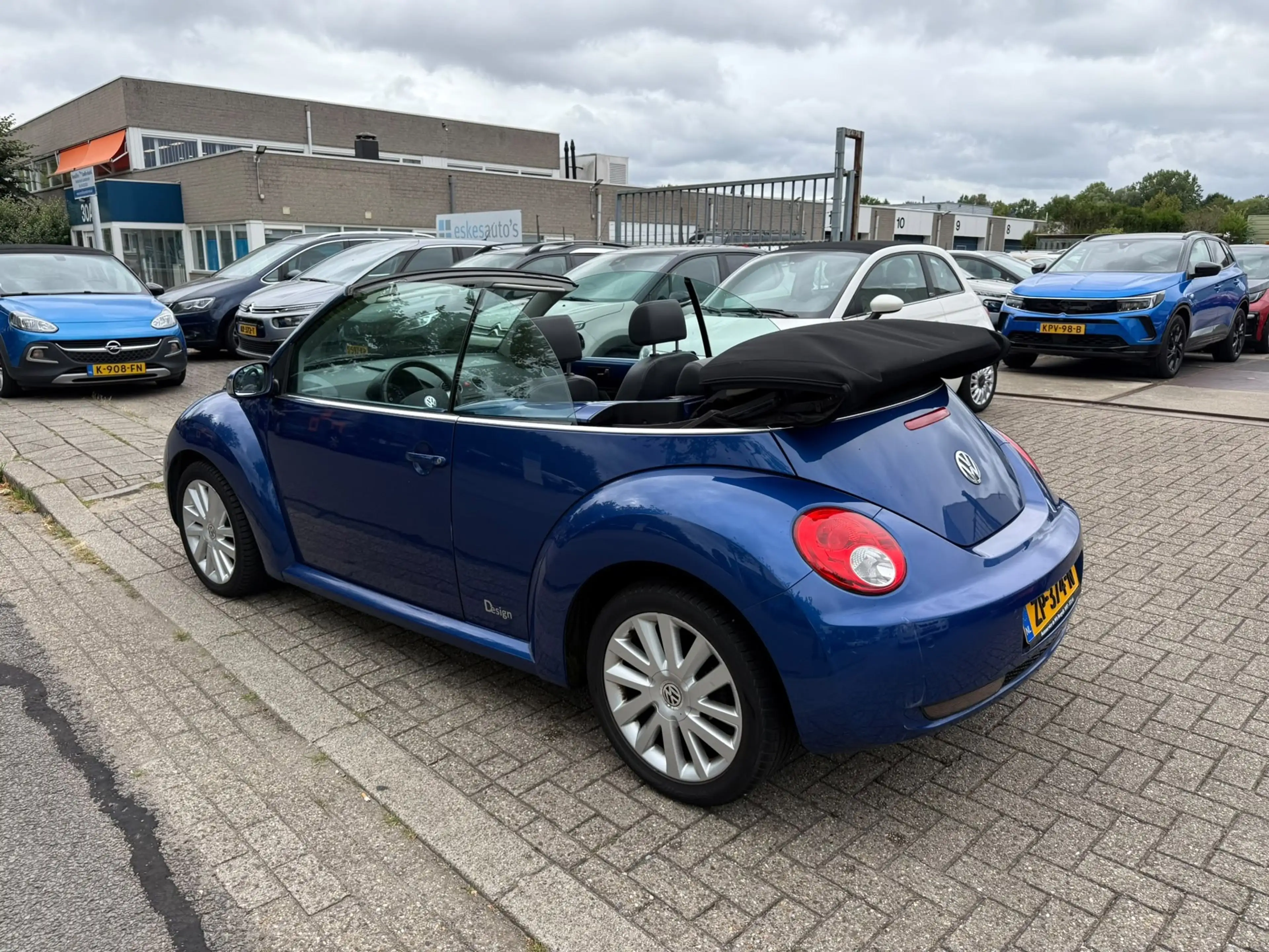 Volkswagen New Beetle Cabriolet 2.0 Trendline, Automaat, Leder, Airco, A — photo 7