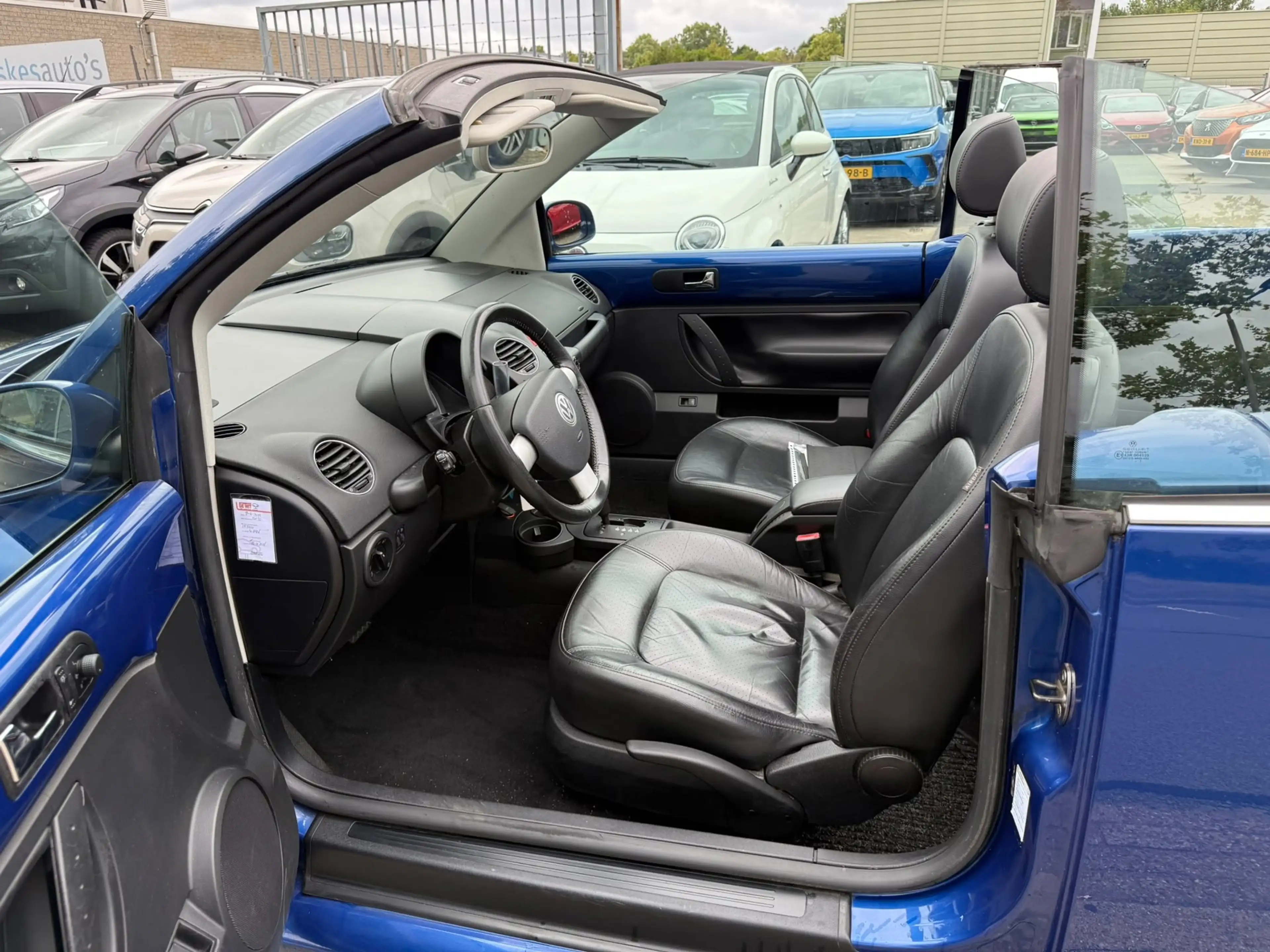 Volkswagen New Beetle Cabriolet 2.0 Trendline, Automaat, Leder, Airco, A — photo 9